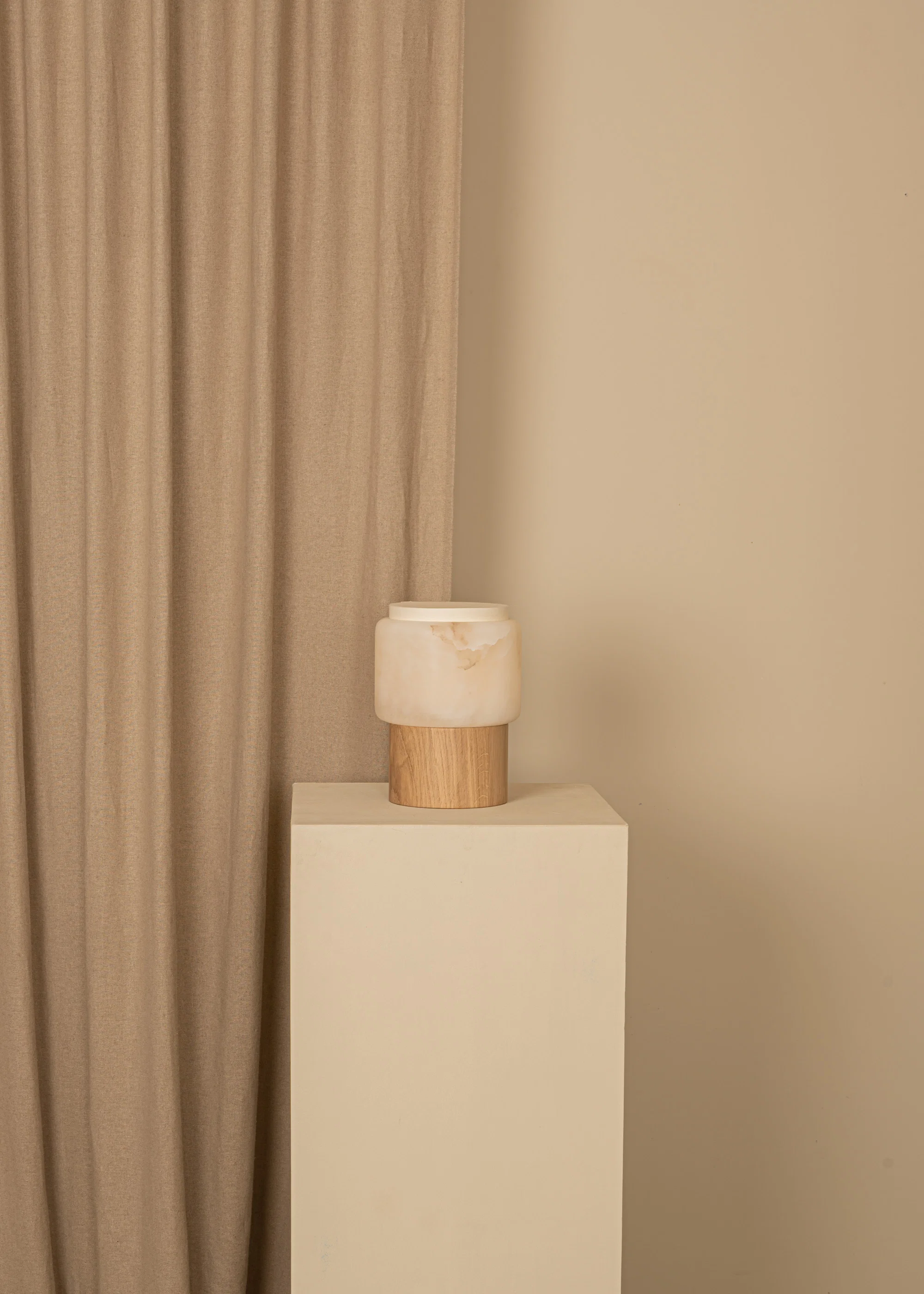 Lampa przenośna LANTERNO biały alabaster z drewnianą podstawą - Image 3