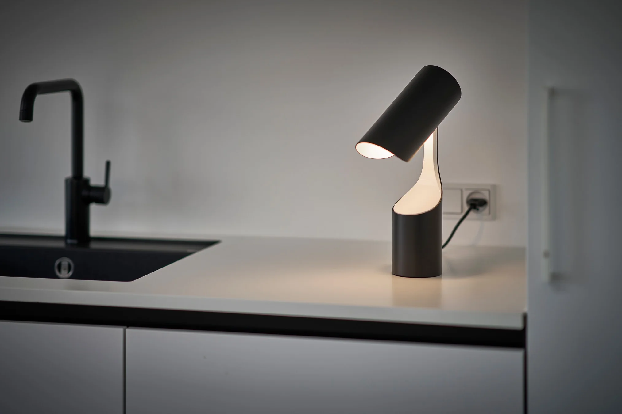 Lampa stołowa MODEL 353 MUTATIO czarny - Image 4