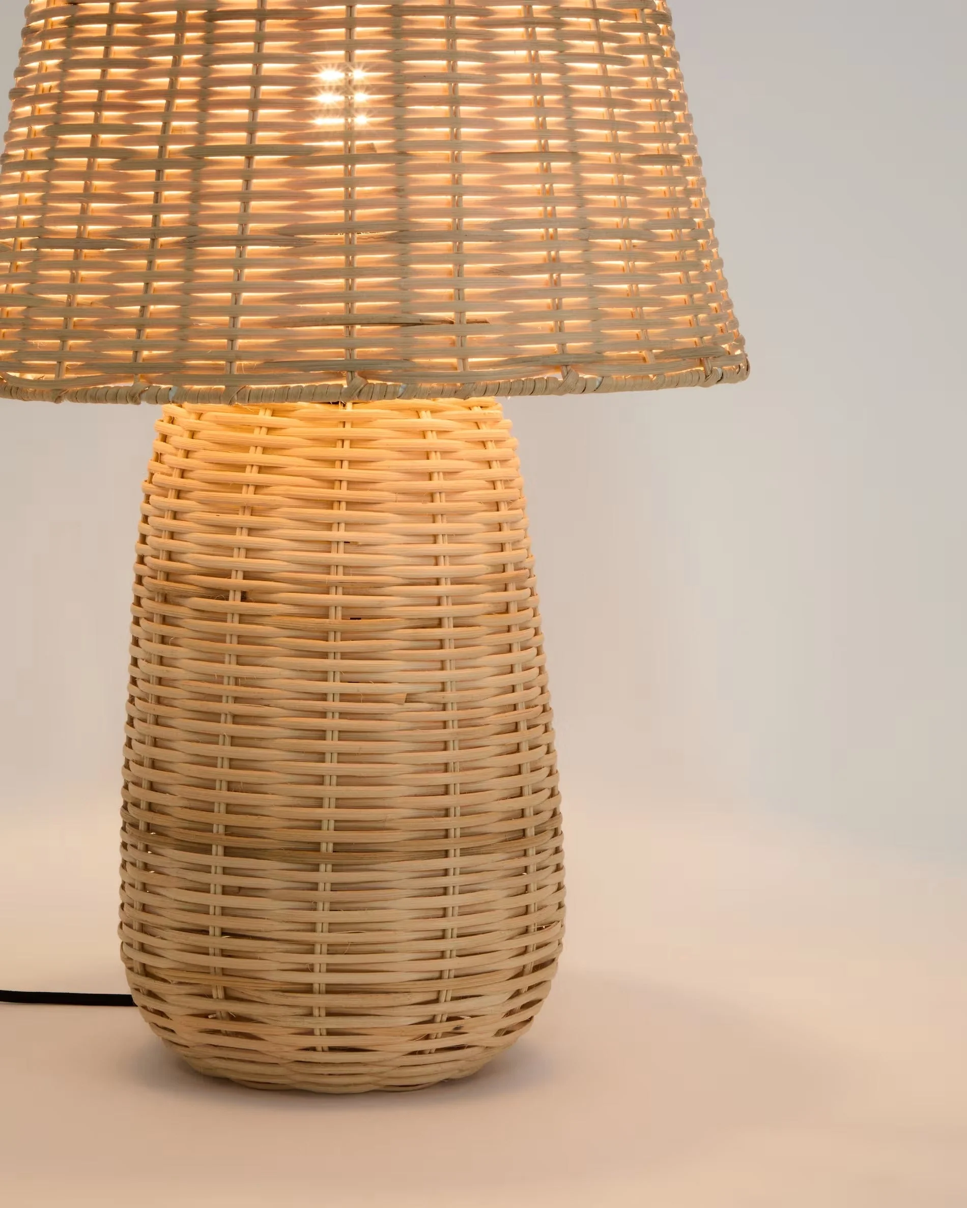 Lampa stołowa NEUDA rattan - Image 10