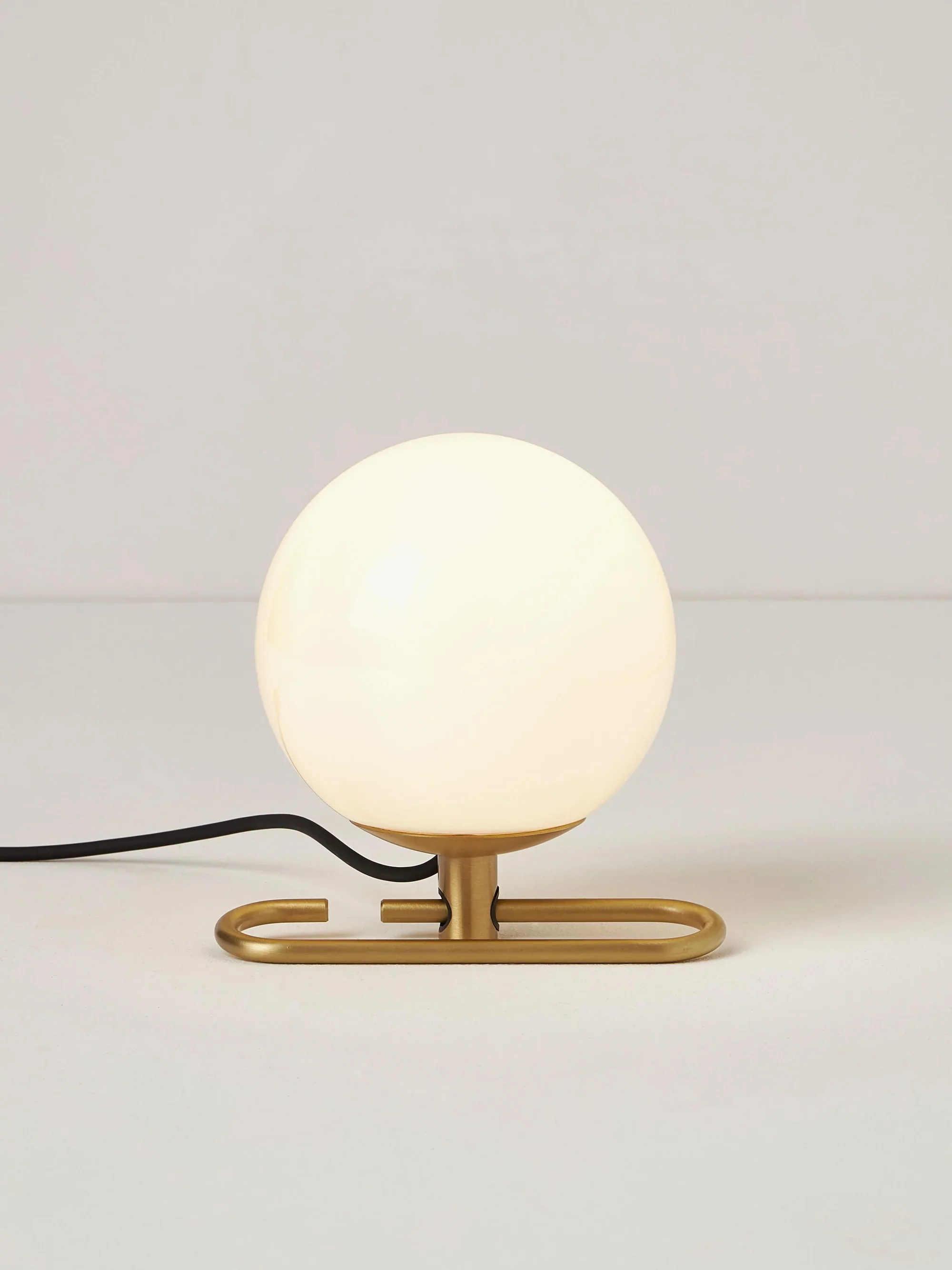 Lampa stołowa NH1217 mosiężny z białym szkłem - Image 10