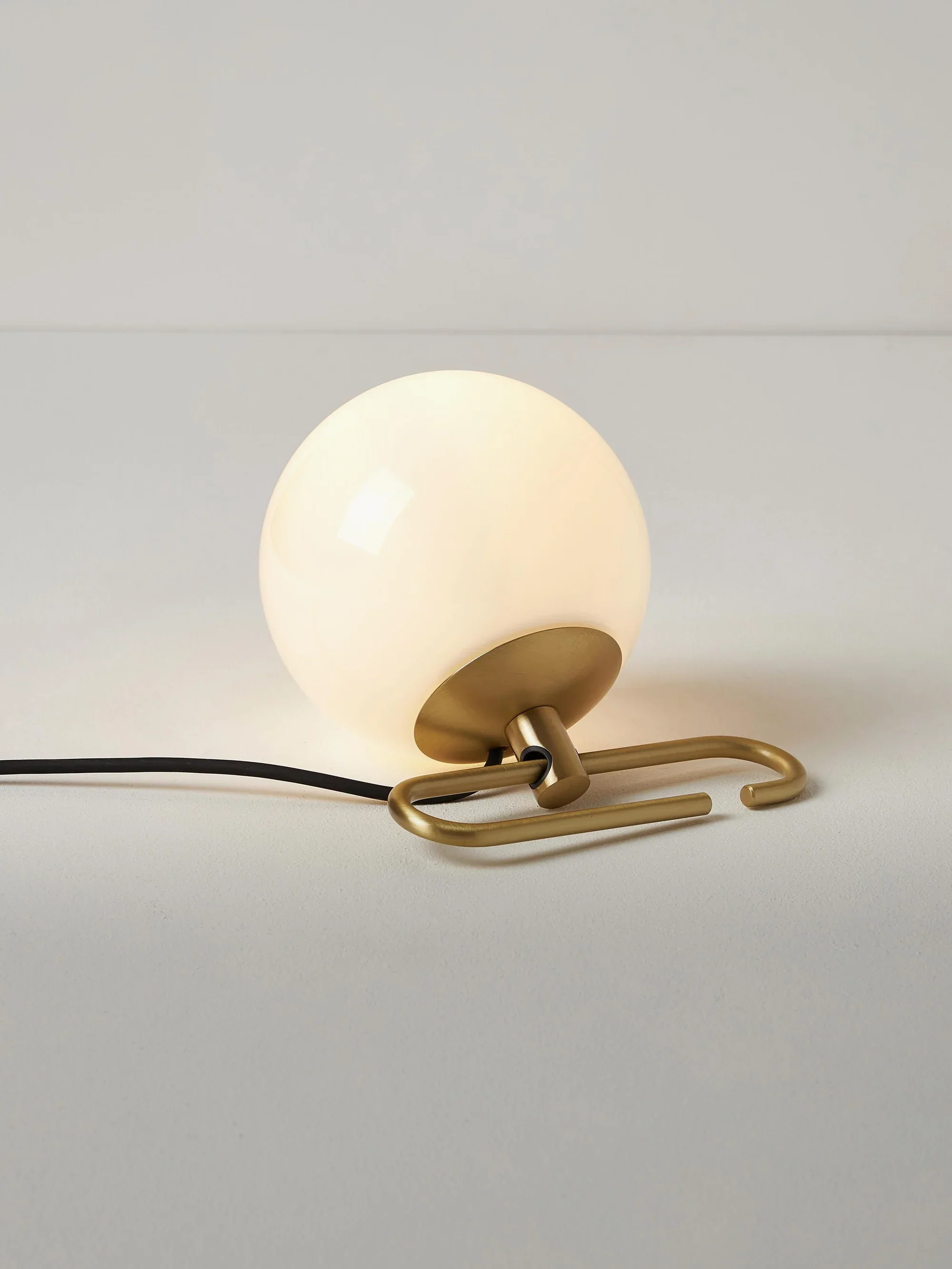 Lampa stołowa NH1217 mosiężny z białym szkłem - Image 11