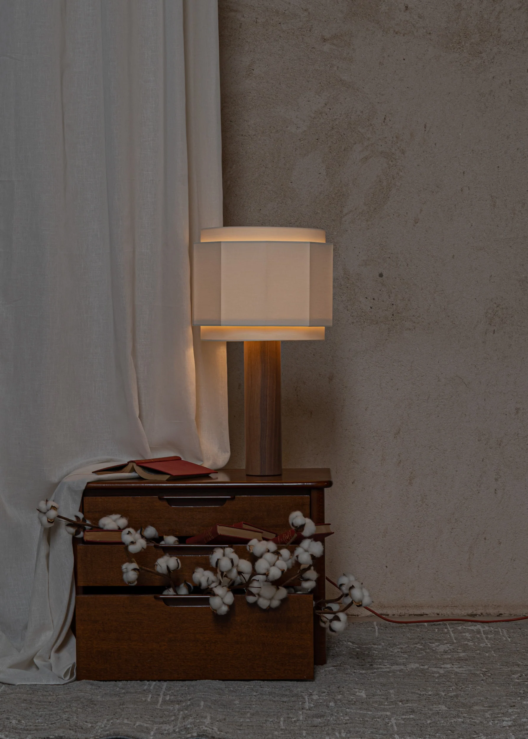 Lampa stołowa PIPO OKLA drewno orzechowe - Image 3