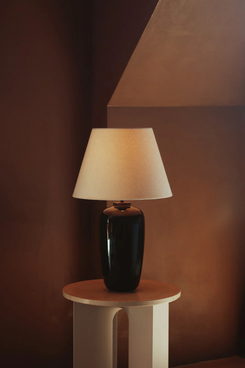 Lampa stołowa TORSO czarna ceramika z białym kloszem - Image 16