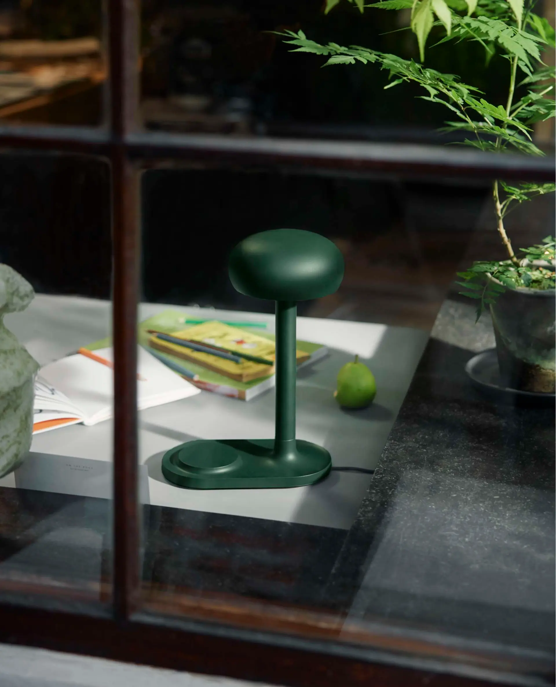 Lampa stołowa z bezprzewodową ładowarką EMENDO zielony - Image 9