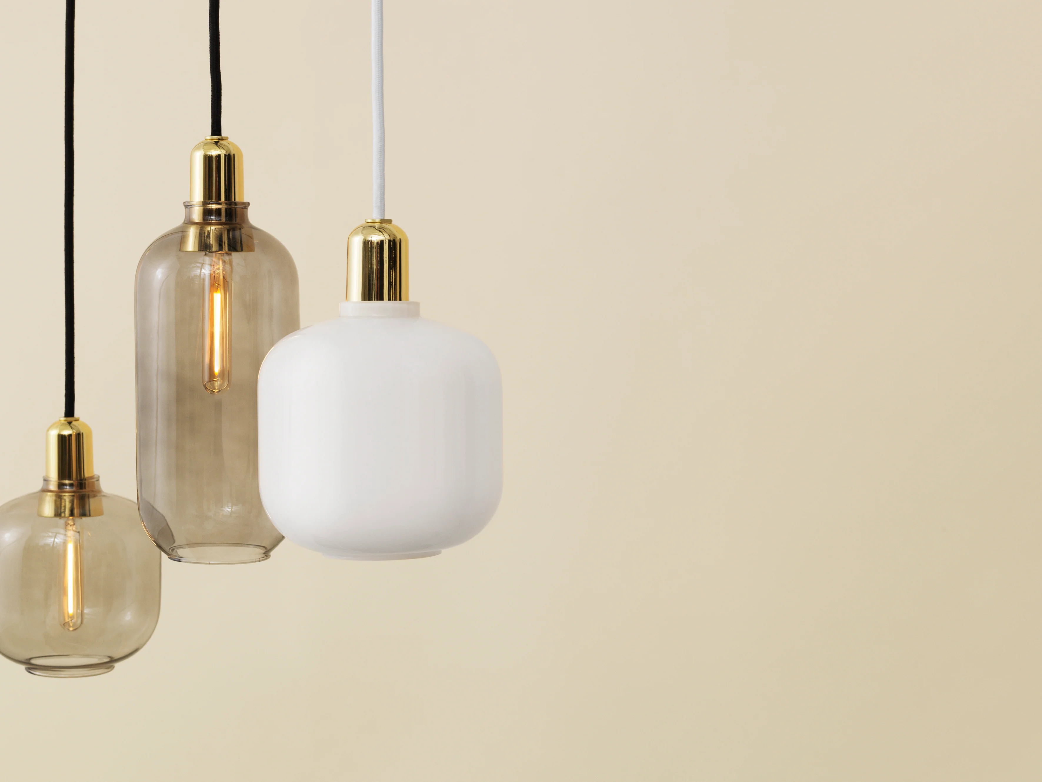 Lampa wisząca AMP szkło dymione ze złotym wykończeniem - Image 4
