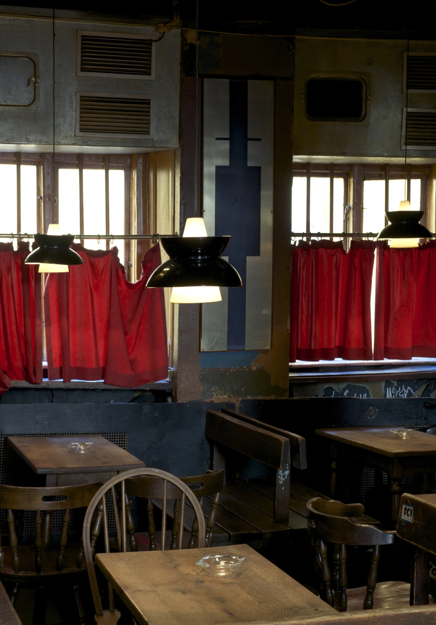 Lampa wisząca DOO-WOP biały z ciemnoszarym wykończeniem - Image 4