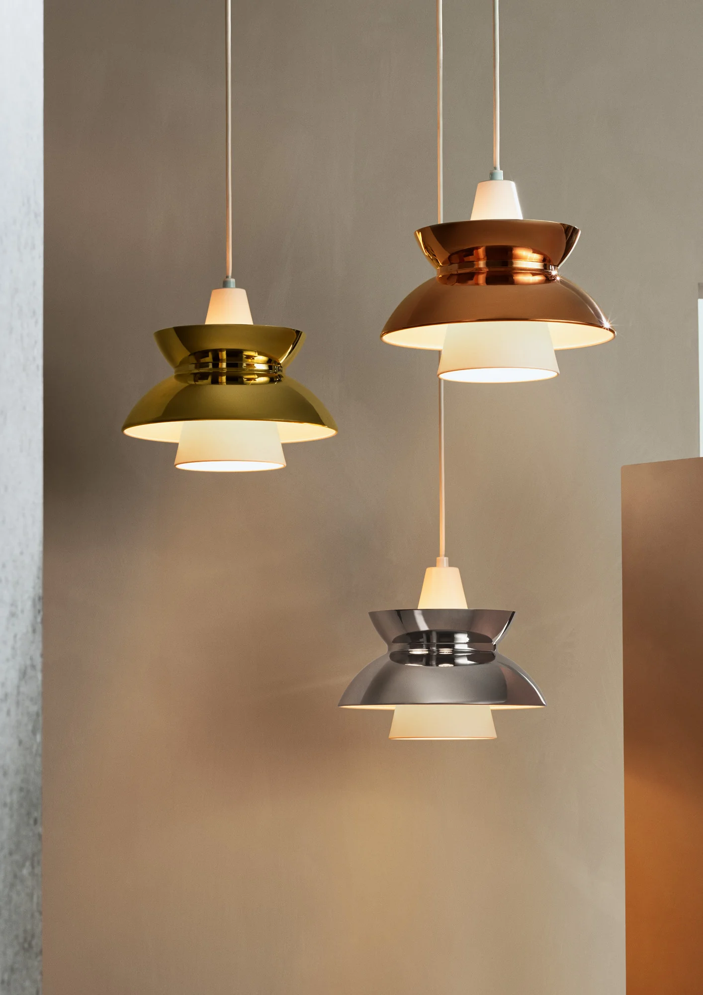 Lampa wisząca DOO-WOP biały z mosiężnym wykończeniem - Image 5