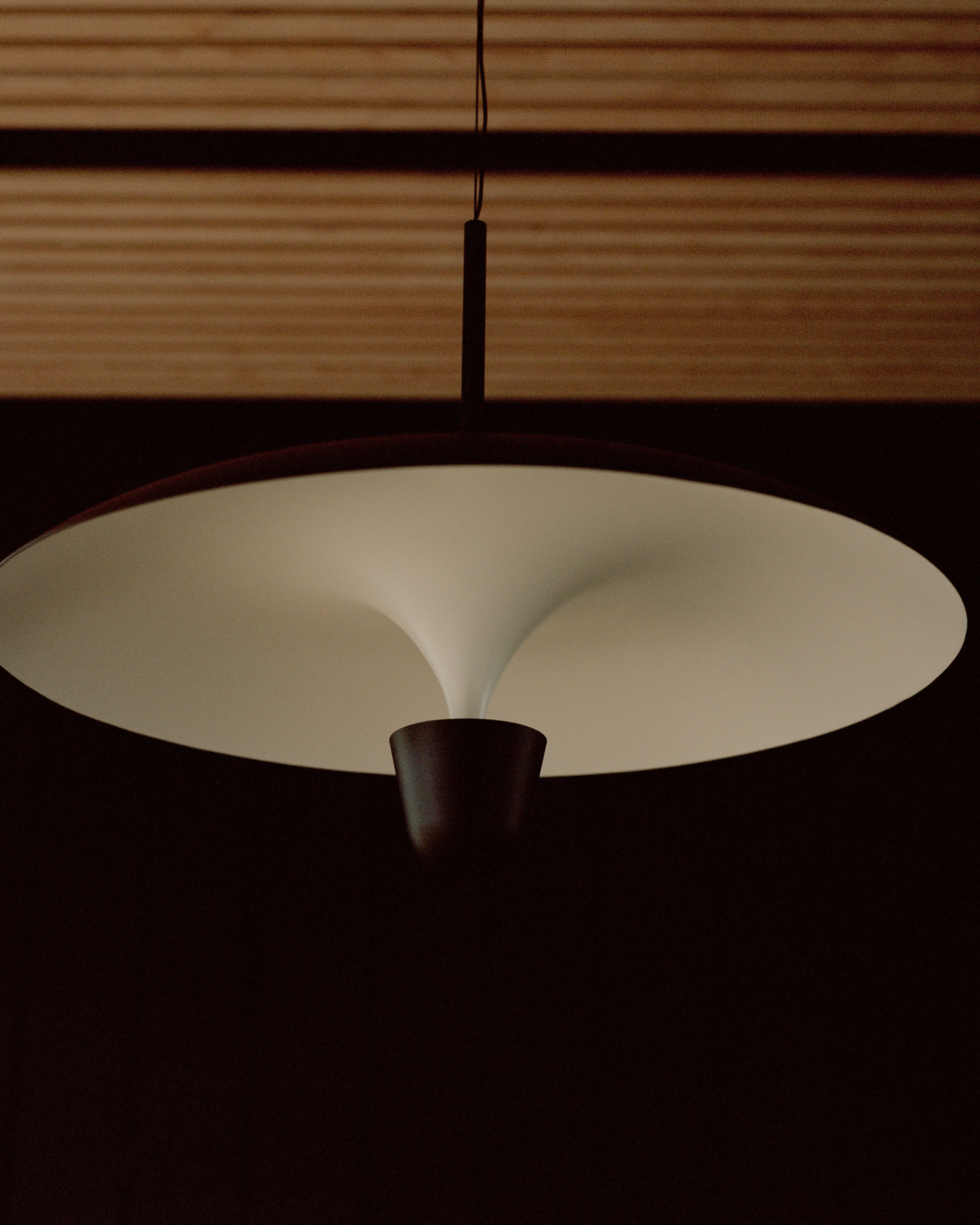 Lampa wisząca KANTARELL czarny z białym wykończeniem - Image 14