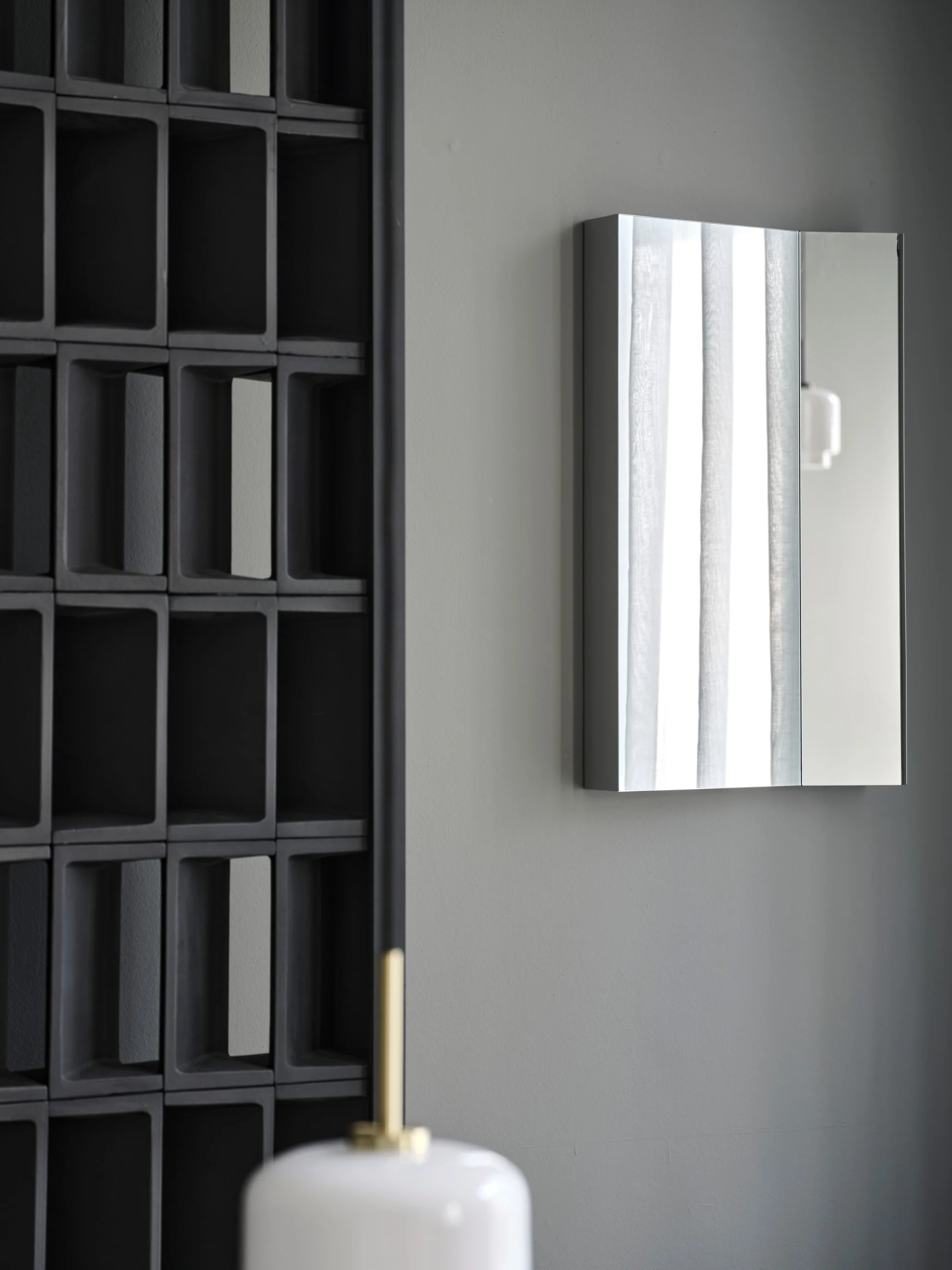 Lampa wisząca MEGUMI biały z mosiężnym wykończeniem - Image 6