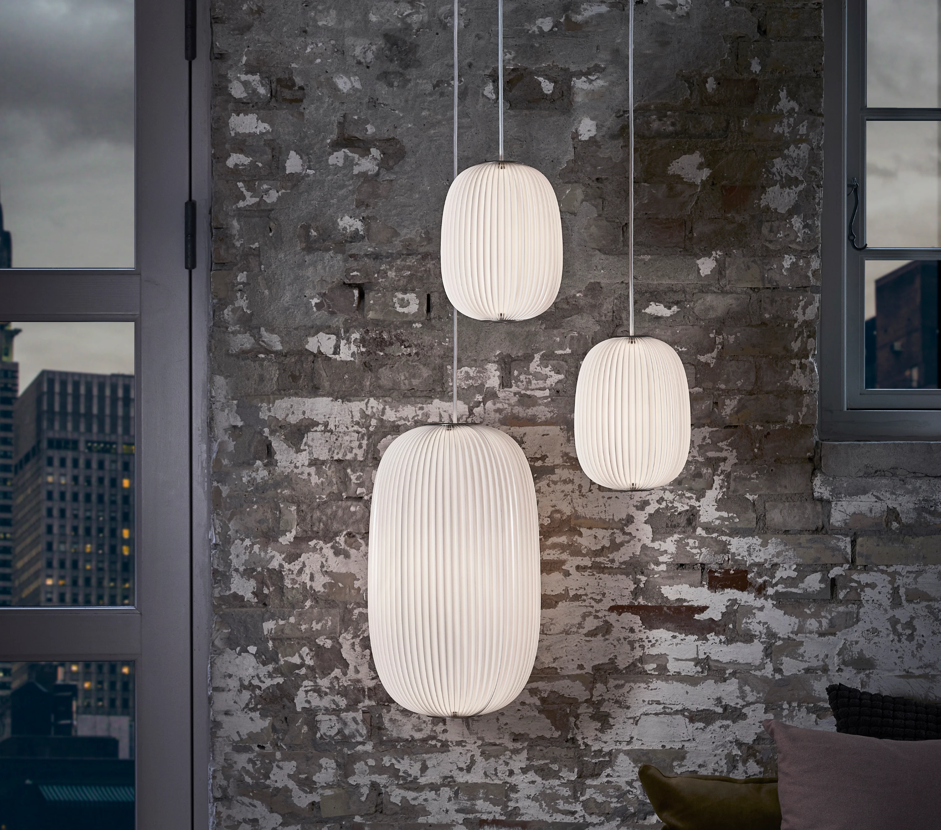 Lampa wisząca MODEL 133 LAMELLA 2 biały ze złotym wykończeniem - Image 2