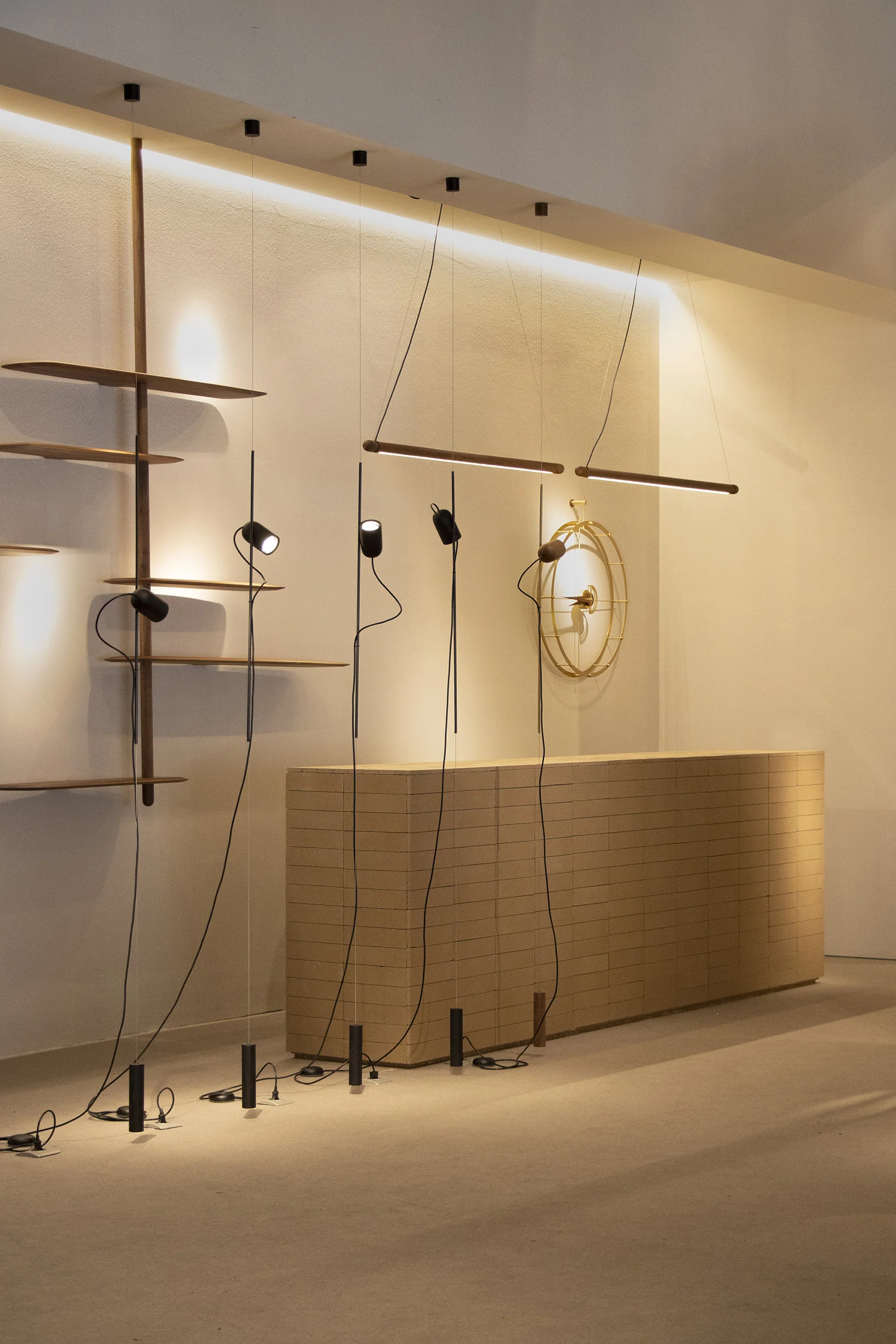 Lampa wisząca ONFA drewno orzechowe z mosiężnym wykończeniem - Image 8