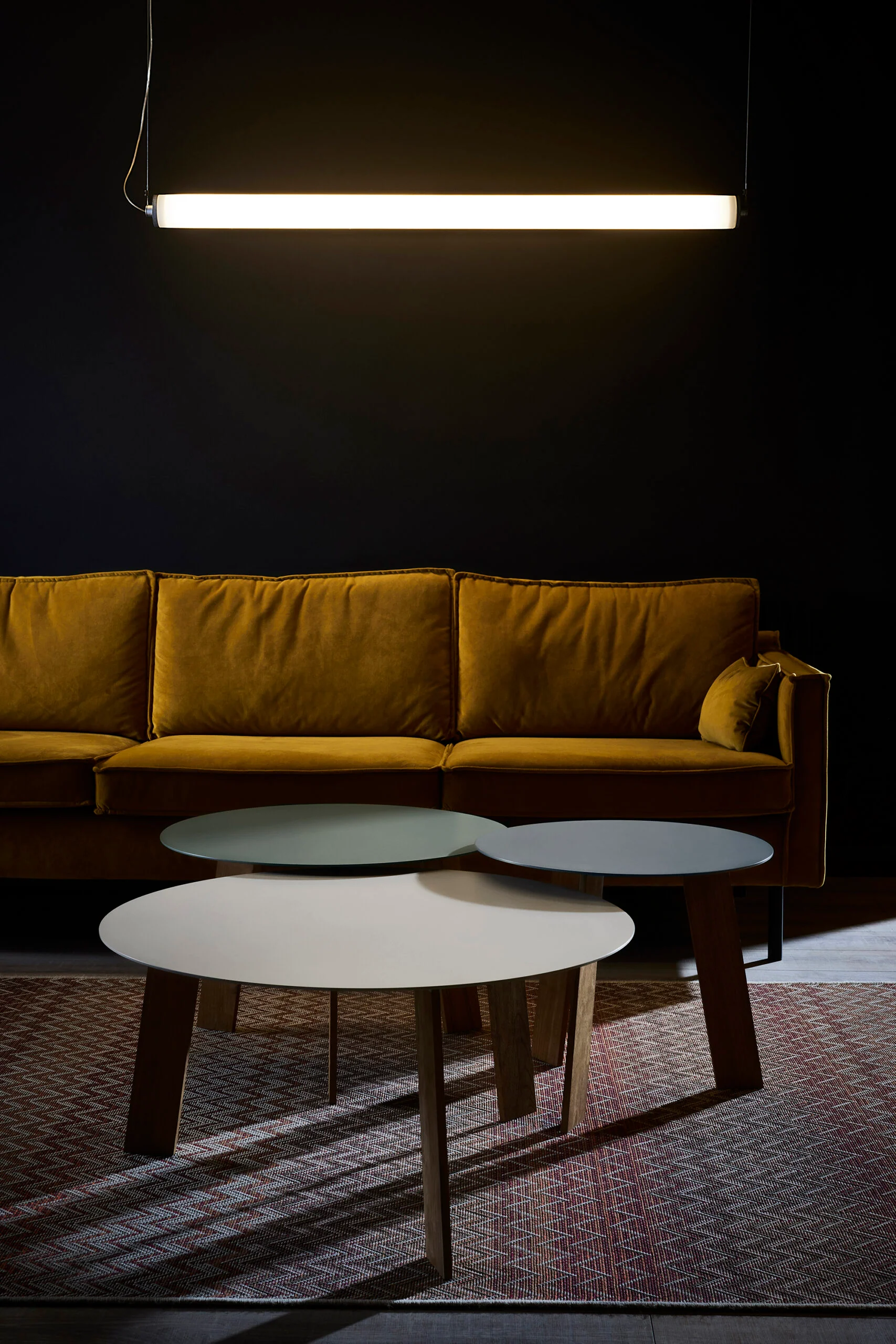 Lampa wisząca pozioma LONGA mleczny klosz z betonowym detalem - Image 6