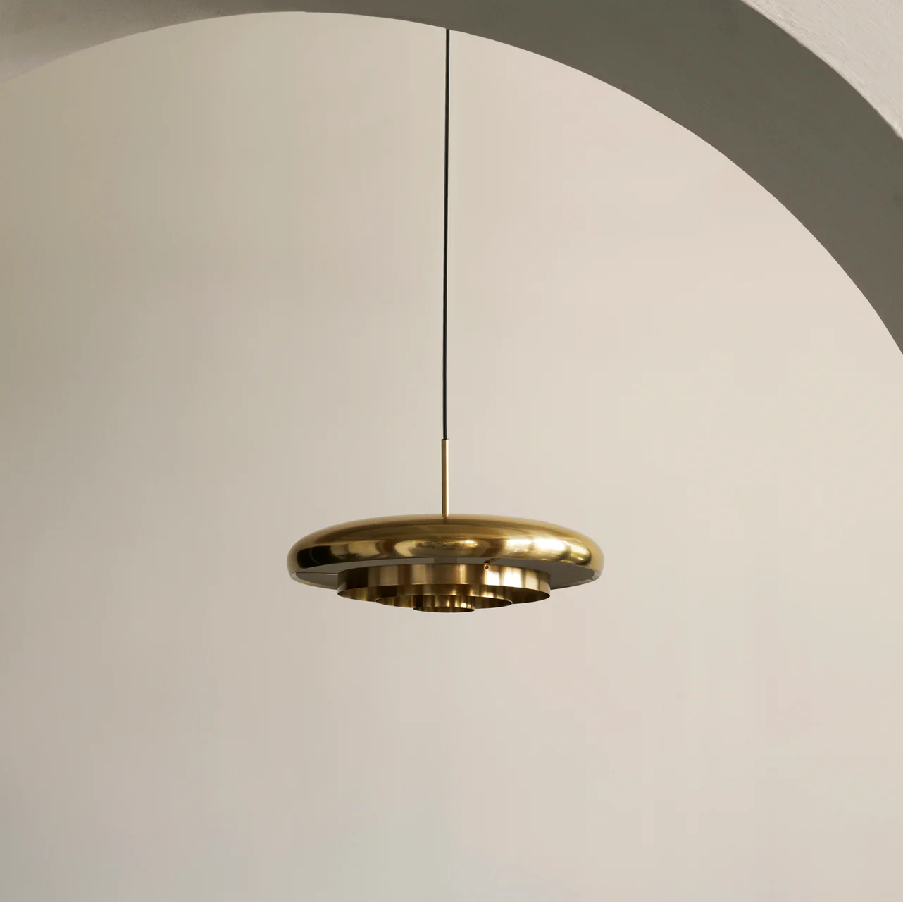 Lampa wisząca RESONANT mosiądz - Image 2
