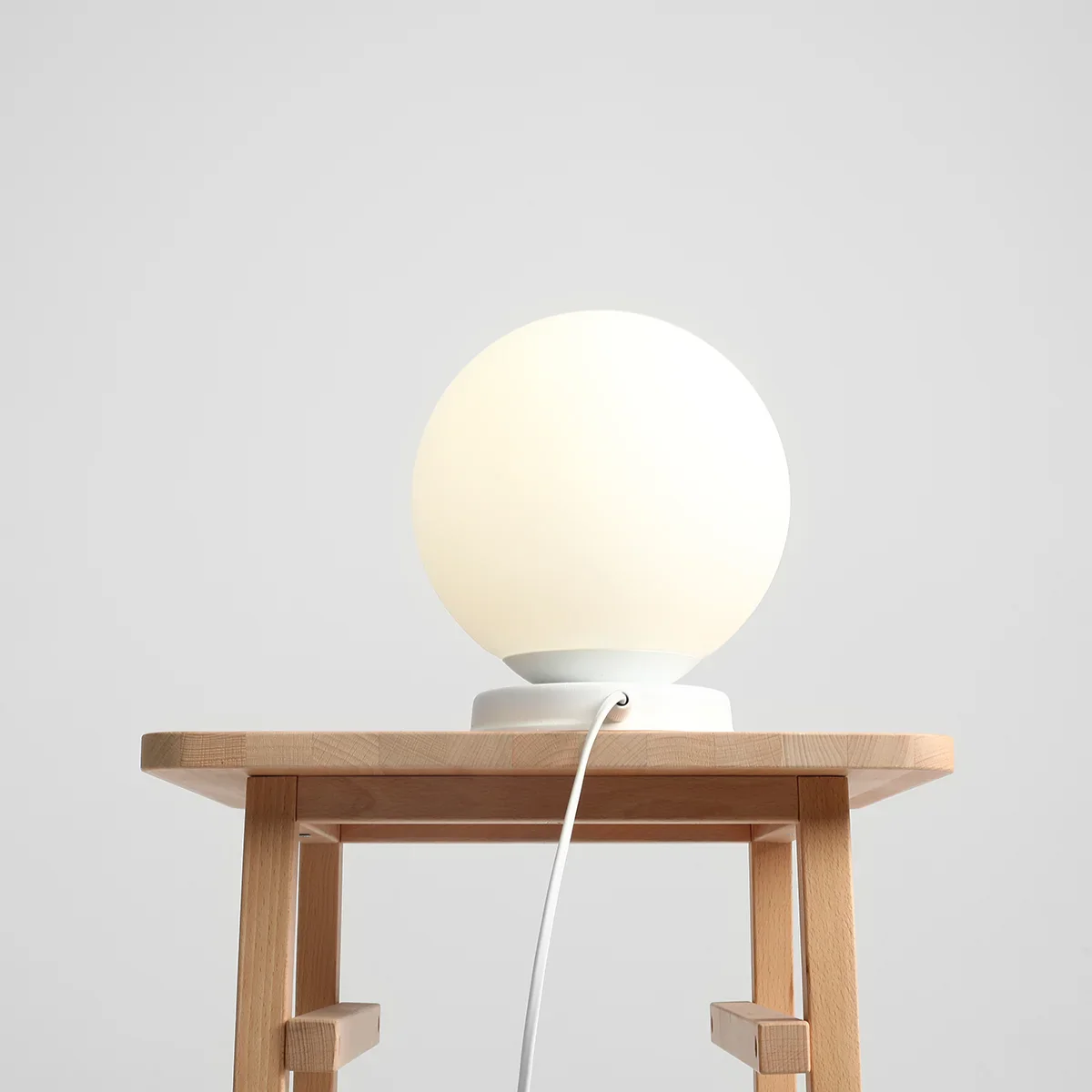 Lampa stołowa BALL biały - Image 8