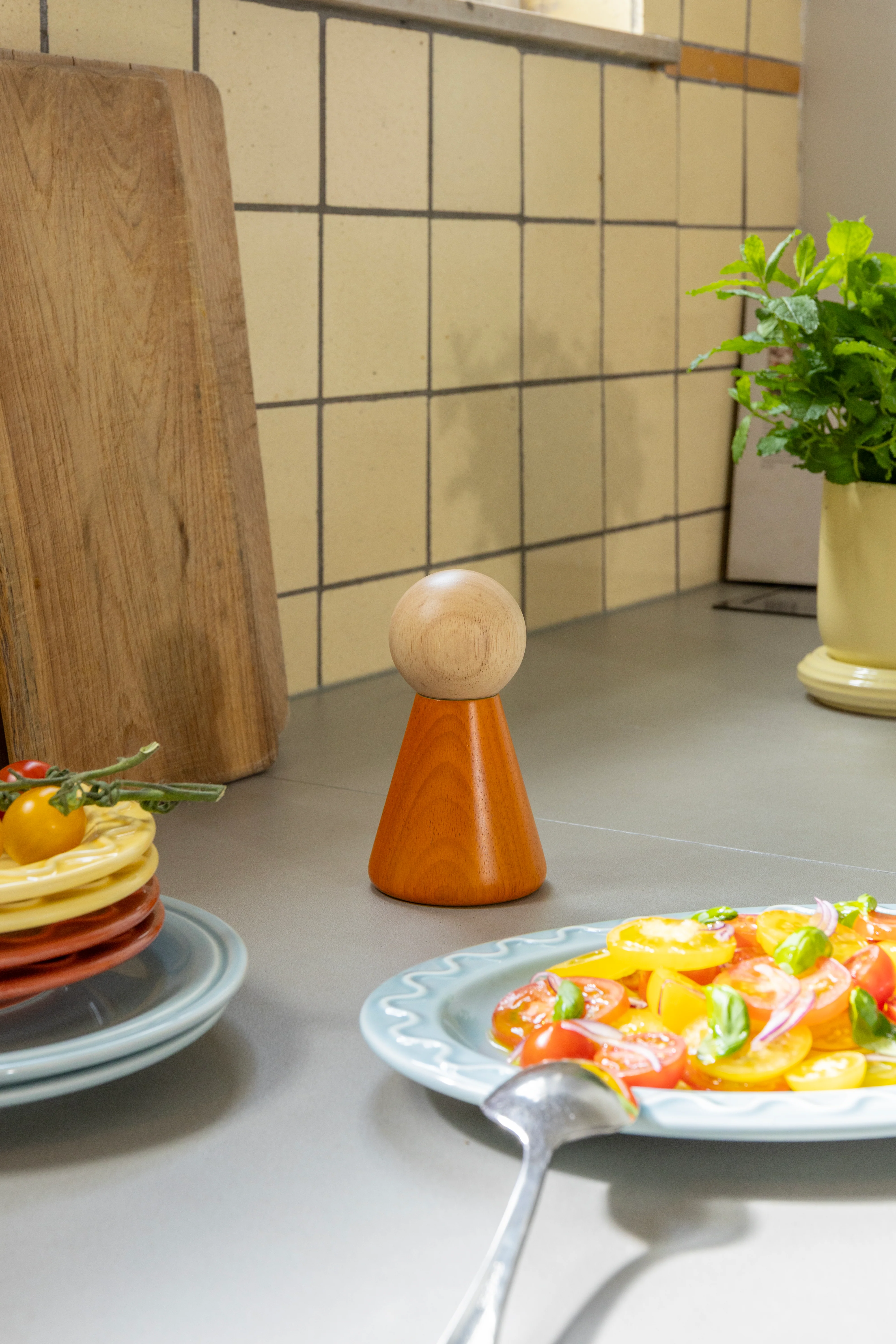 Młynek do przypraw HALMA SMALL pomarańczowy z drewnianym - Image 6