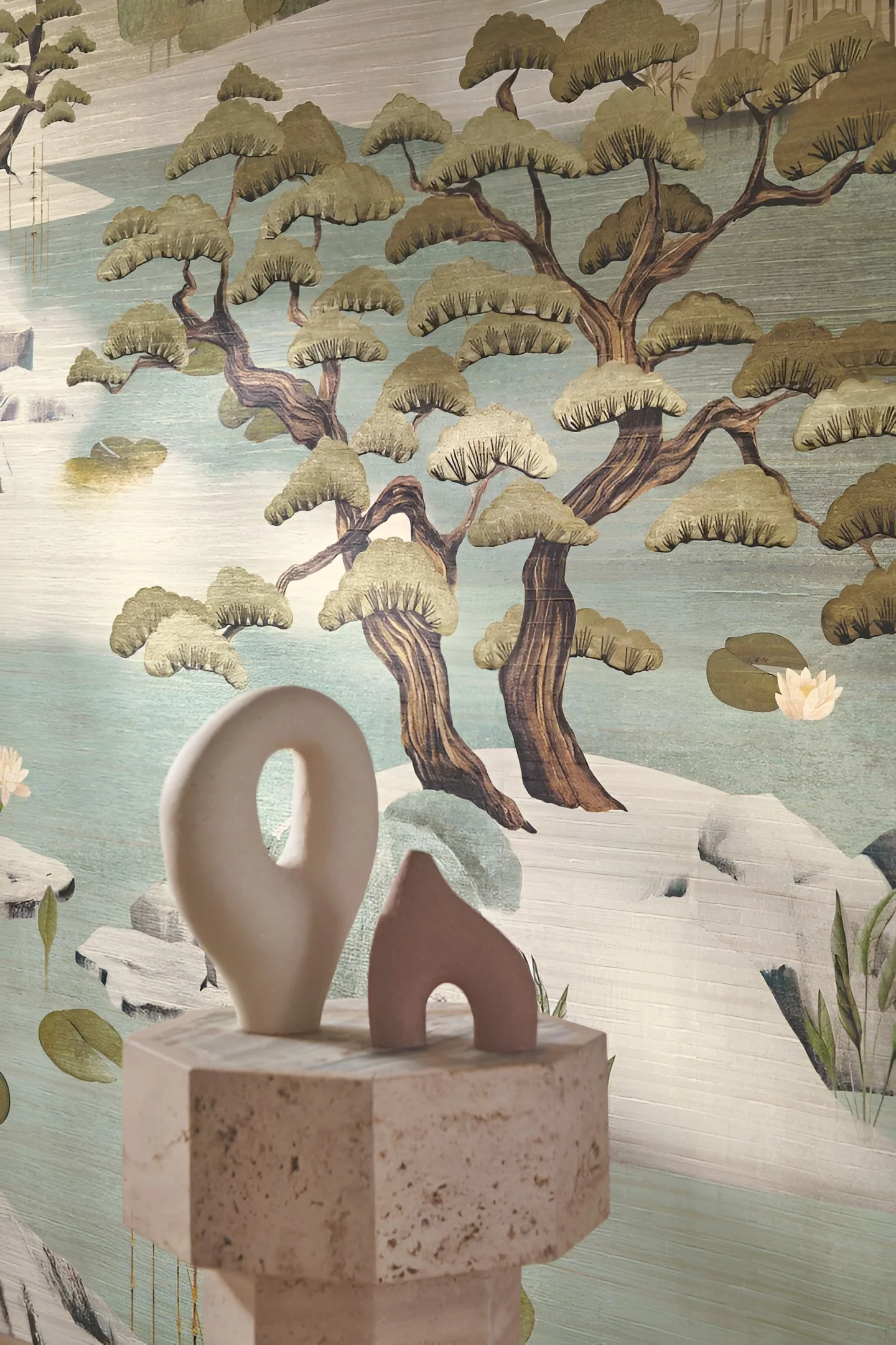 Mural tekstylny z japońskim krajobrazem ADACHI - SABLE OPALINE zgaszony beż z zielonym - Image 3