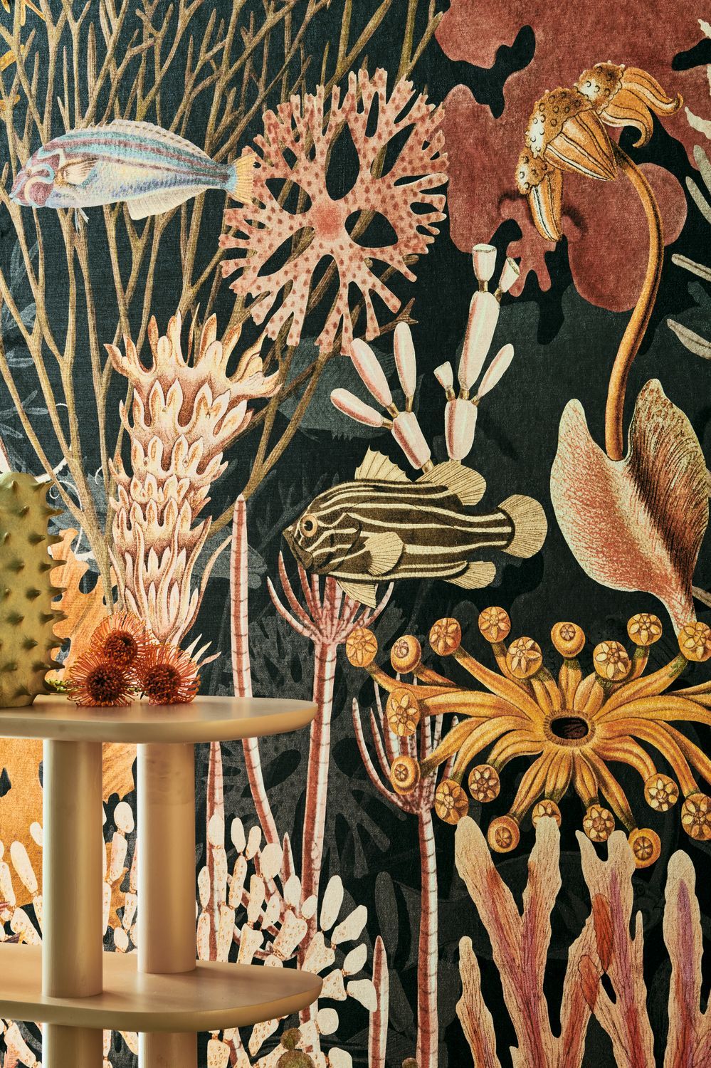Mural tekstylny z motywem podwodnego pejzażu MOOREA czarny z żółtym - Image 3