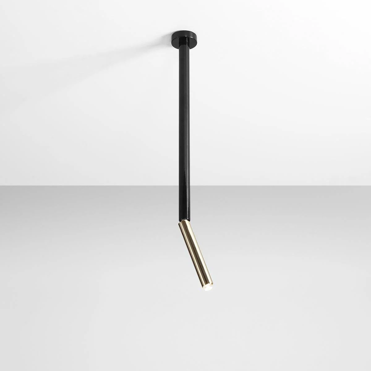 Lampa sufitowa regulowana STICK czarny ze złotym wykończeniem - Image 2