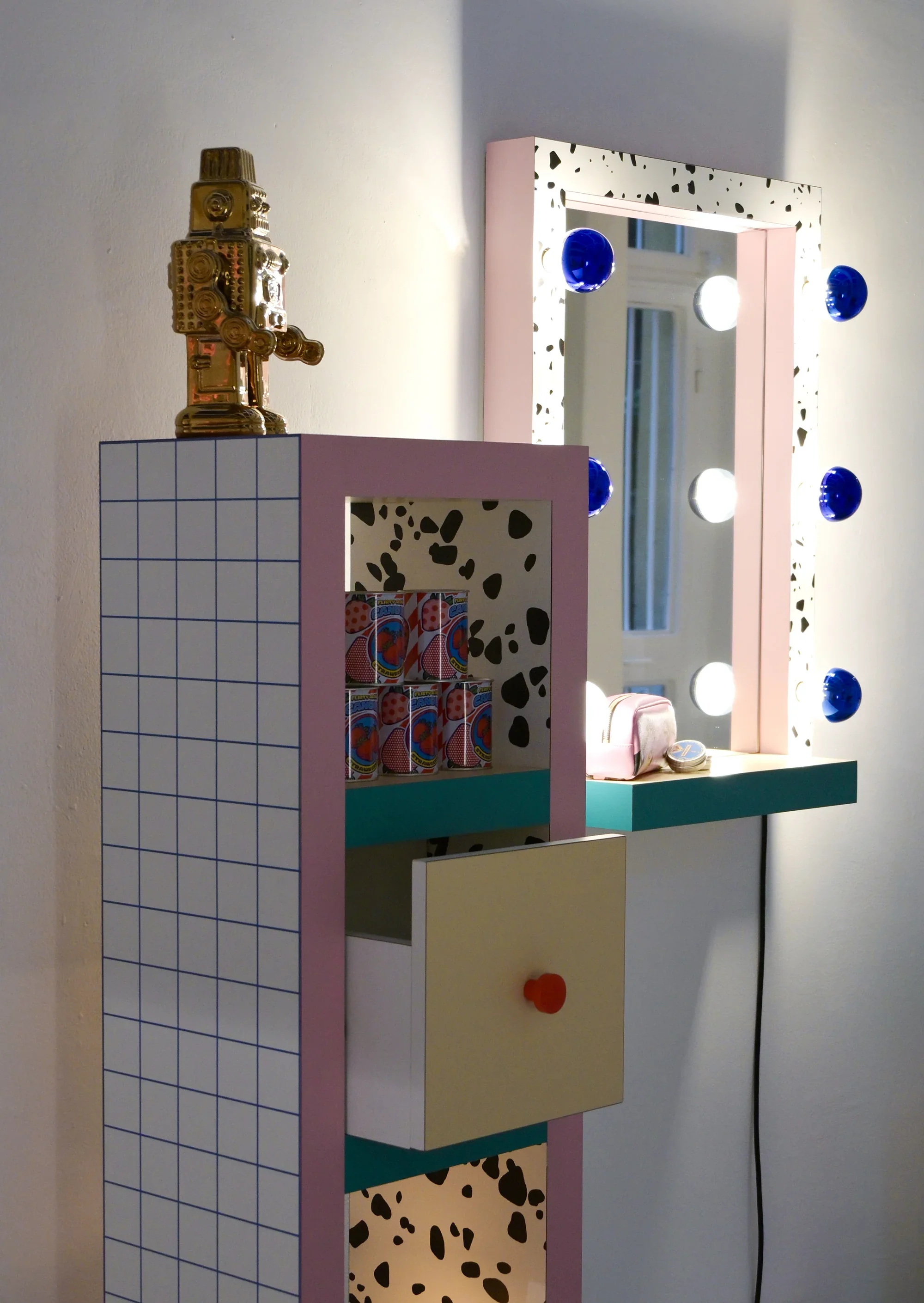 Szafka łazienkowa SUPERSHELF BLUE GRID biały z różowym i żółtym - Image 6
