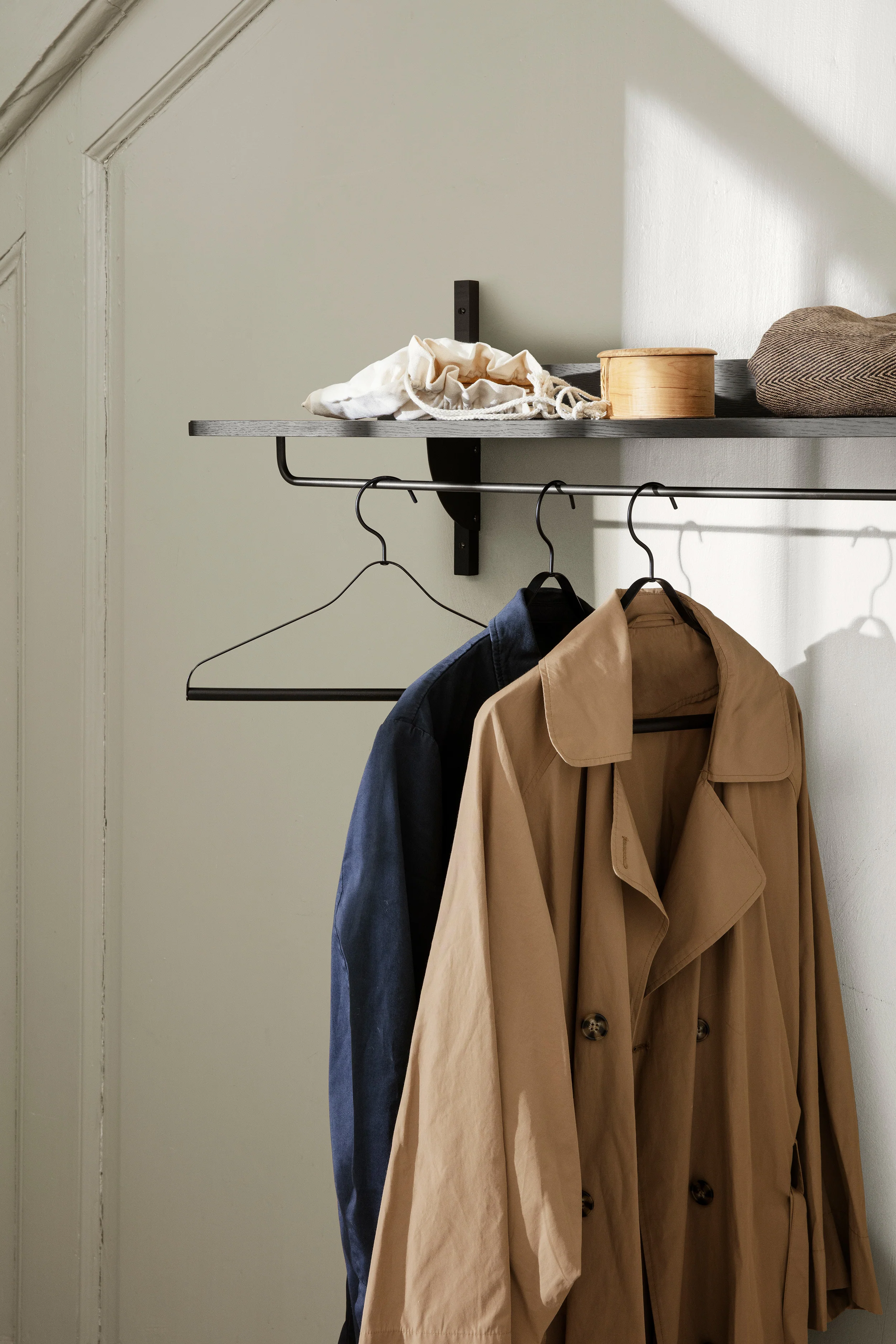 Półka z relingiem SECTOR RACK SHELF czarny fornir jesionowy - Image 2