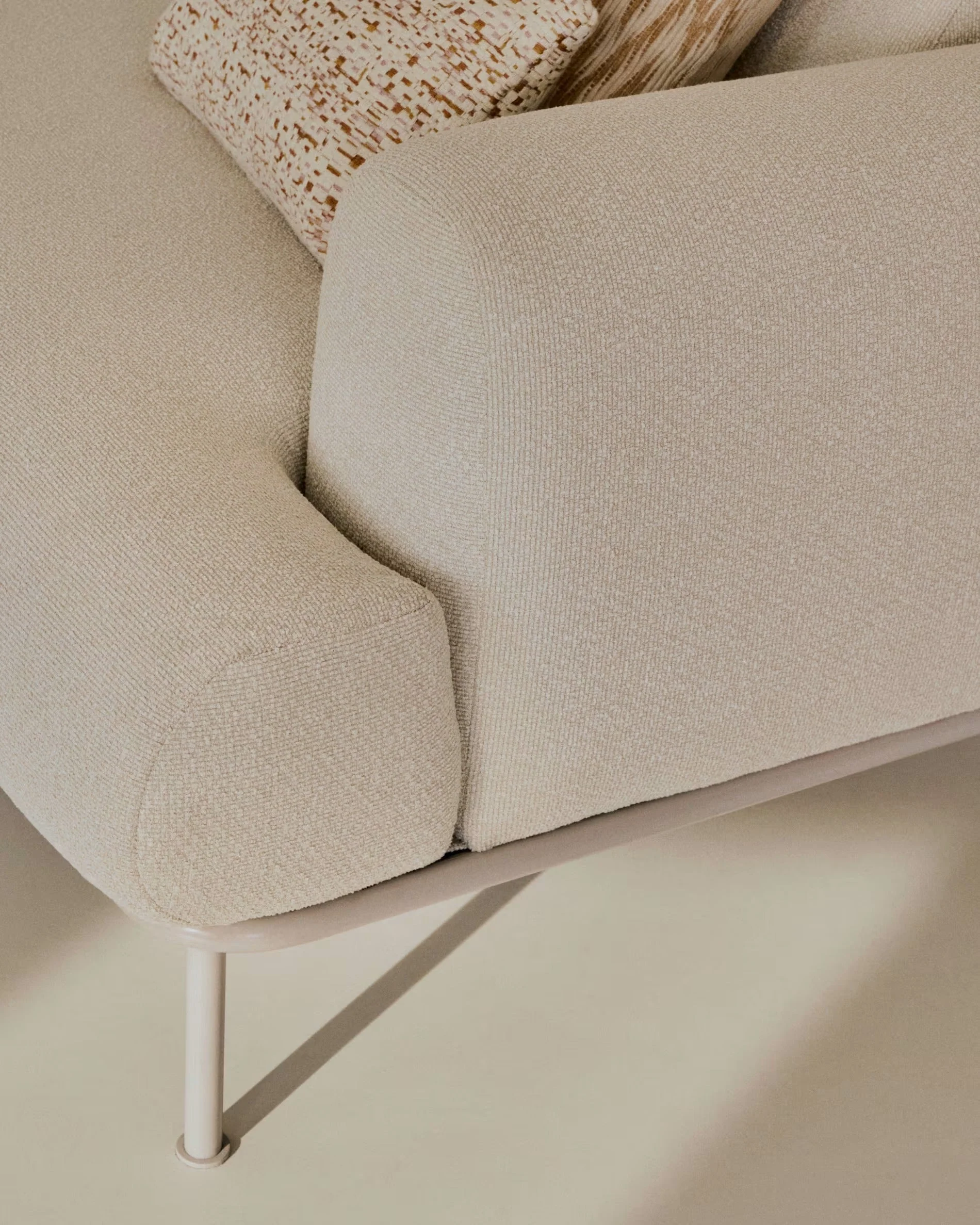 Sofa 3-osobowa AURUM ecru szenil z beżową podstawą - Image 18