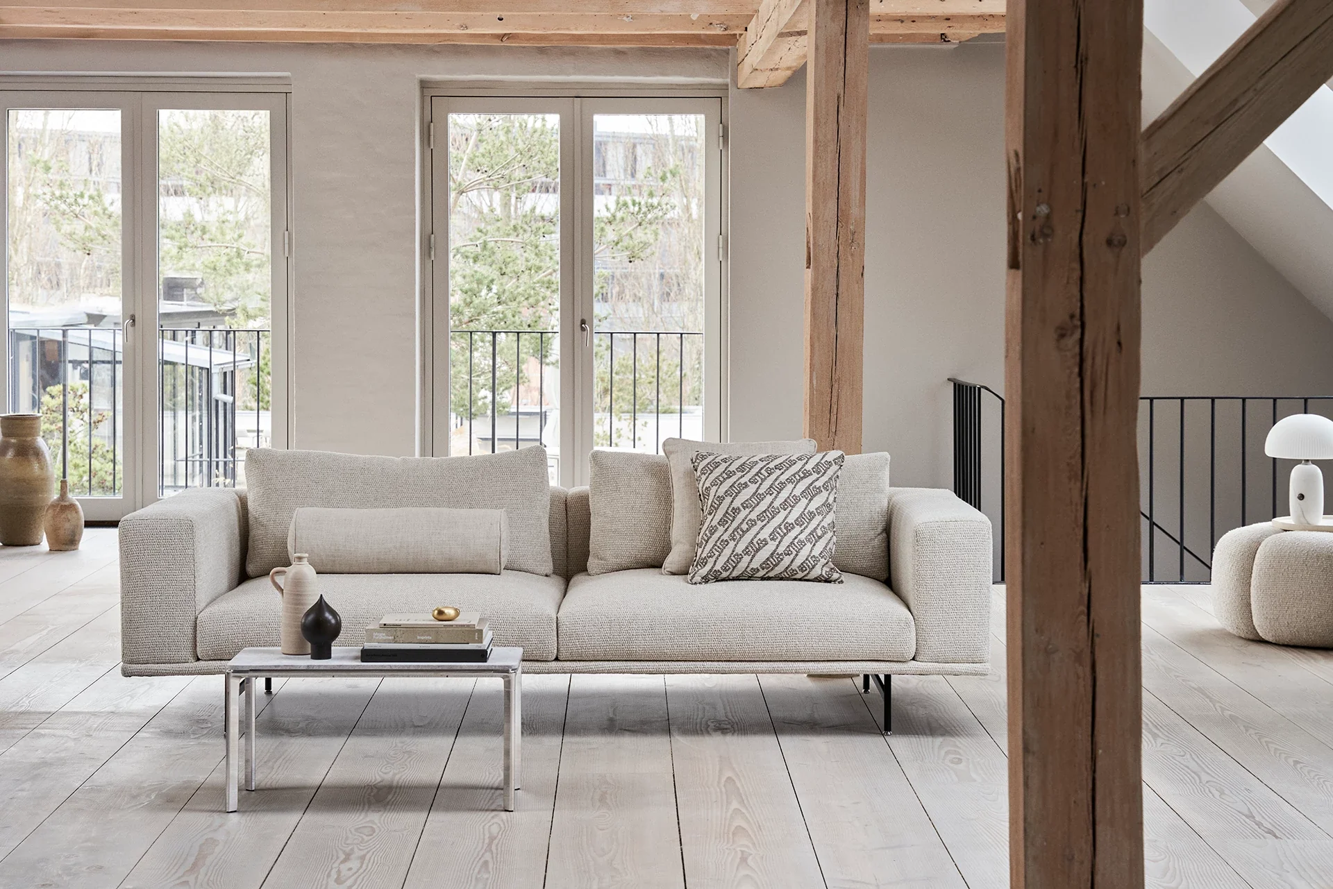 Sofa 3-osobowa LOFT brązowy boucle z czarną podstawą - Image 5