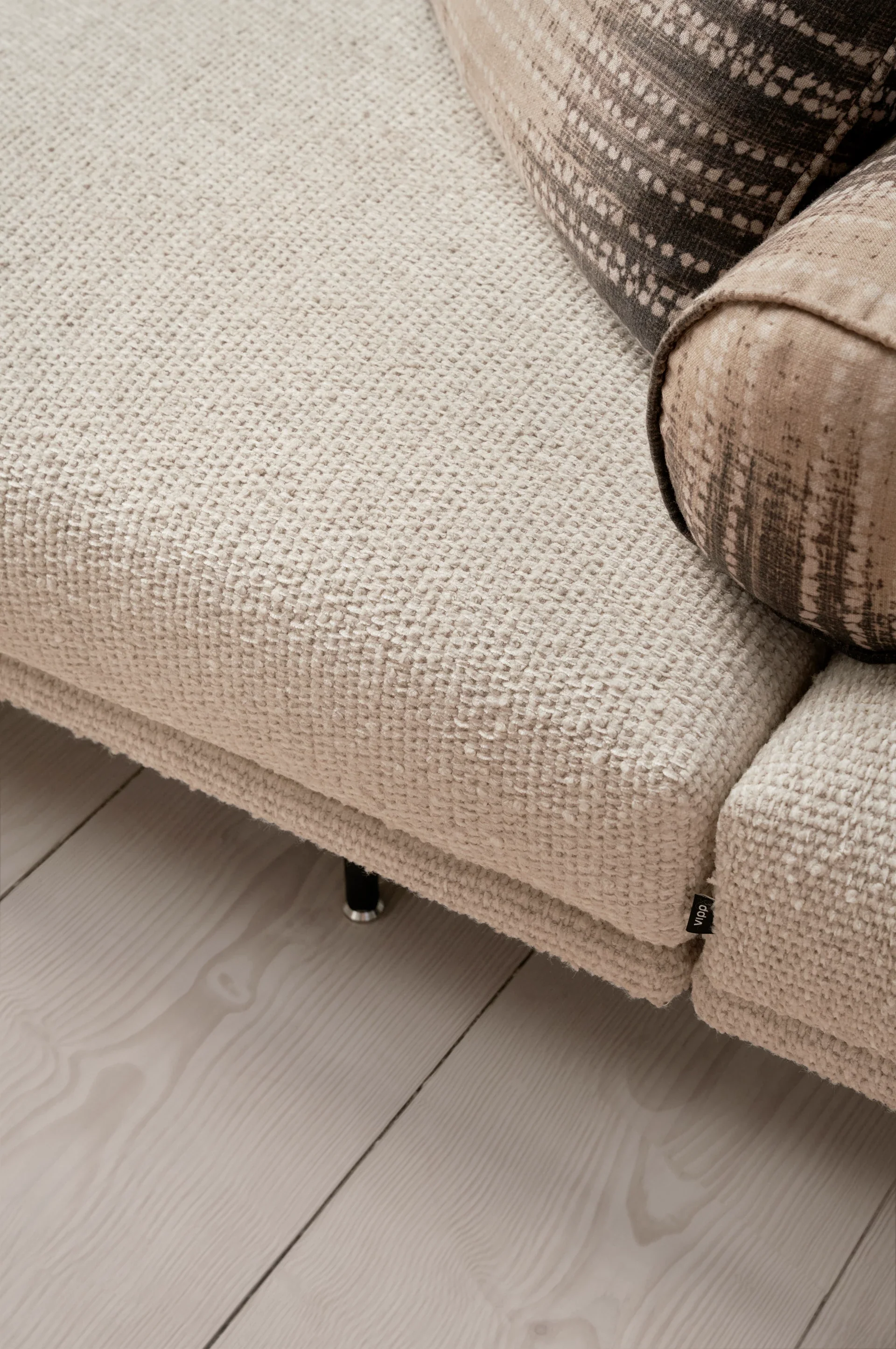 Sofa 3-osobowa LOFT brązowy boucle z czarną podstawą - Image 6