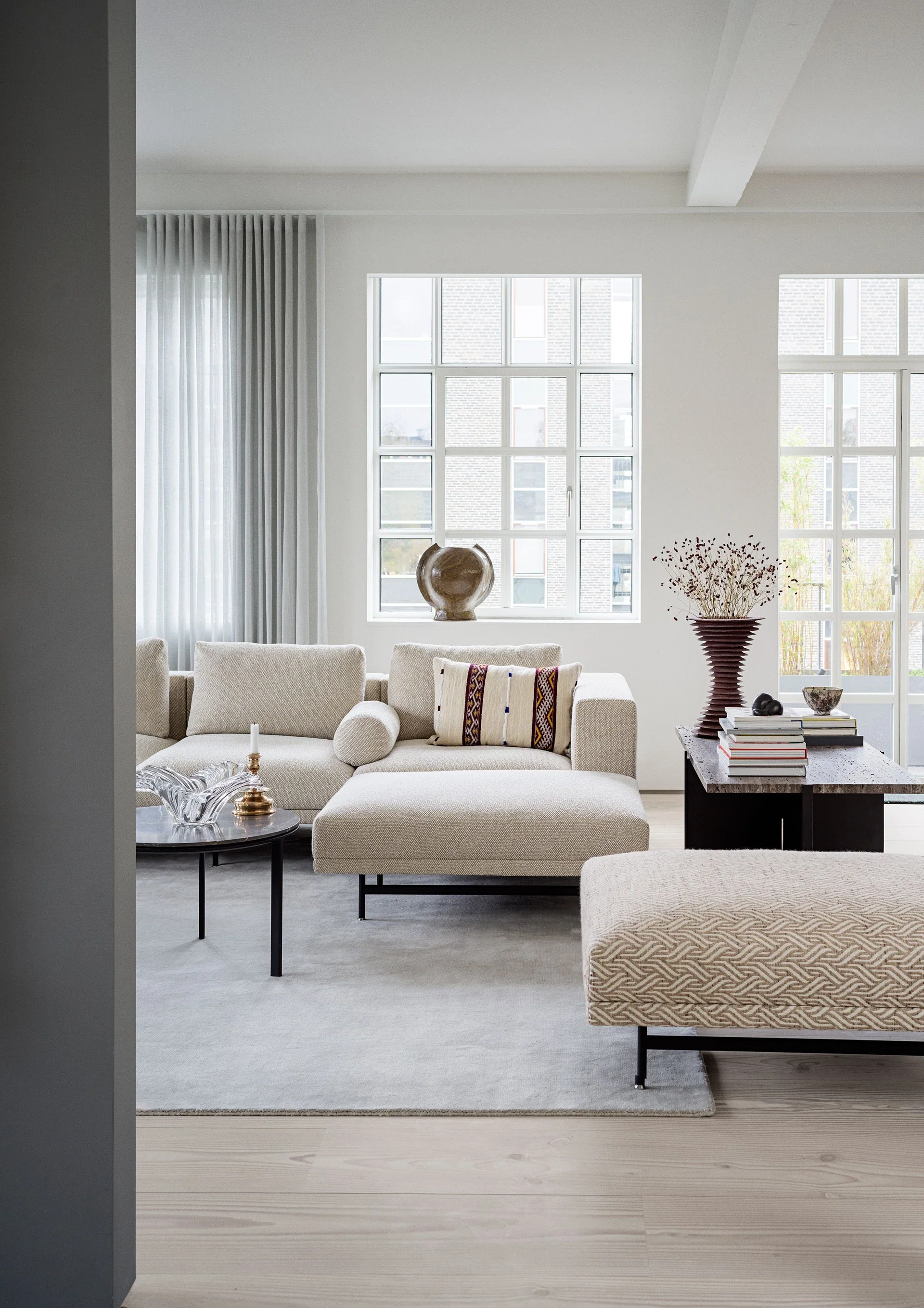 Sofa 3-osobowa LOFT brązowy boucle z czarną podstawą - Image 7