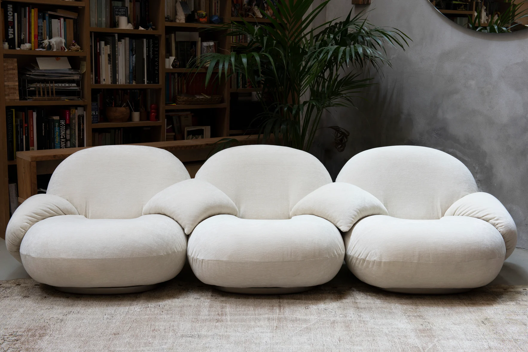 Sofa 3-osobowa PACHA tapicerowana z czarną podstawą - Image 11