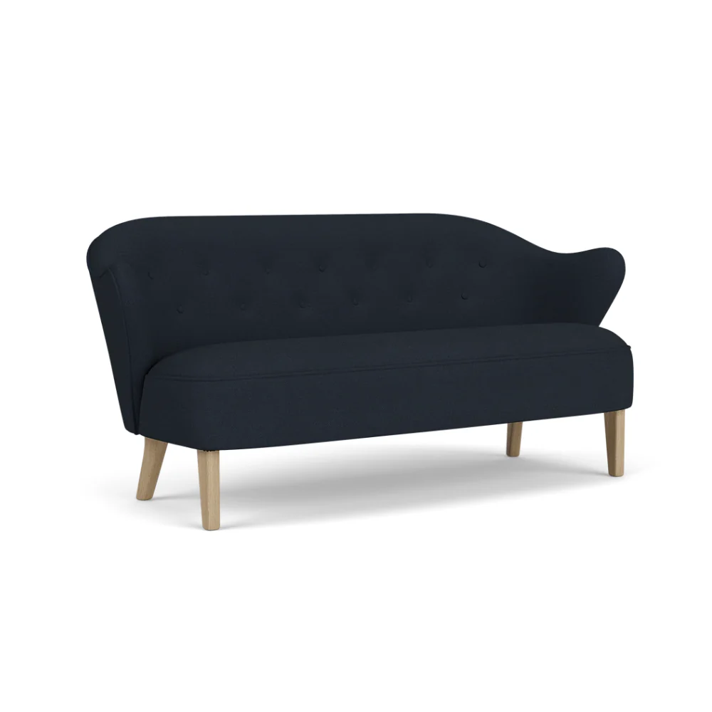 Sofa INGEBORG granatowy z dębową podstawą