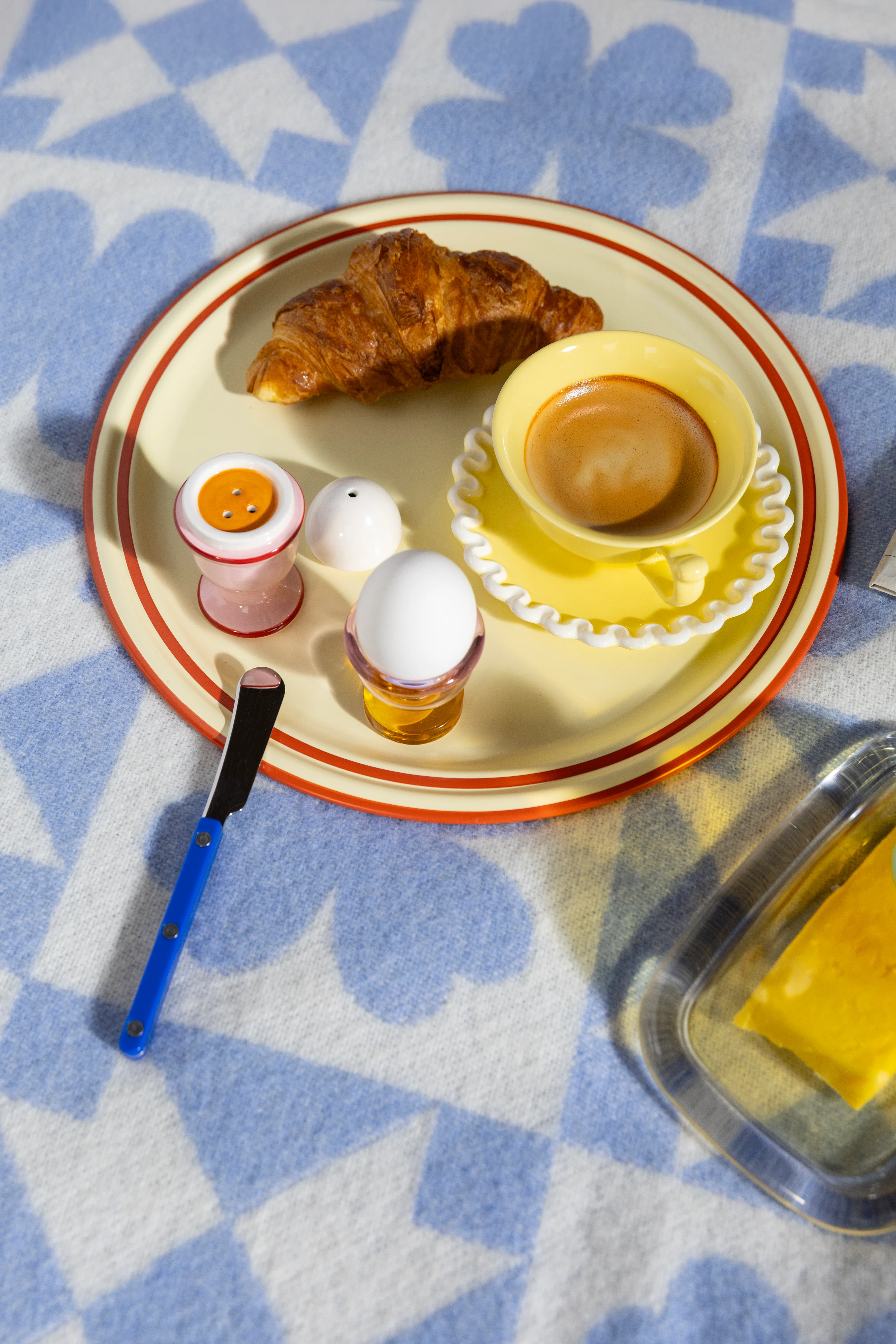 Solniczka i pieprzniczka EGG różowy z czerwonym i białym - Image 3