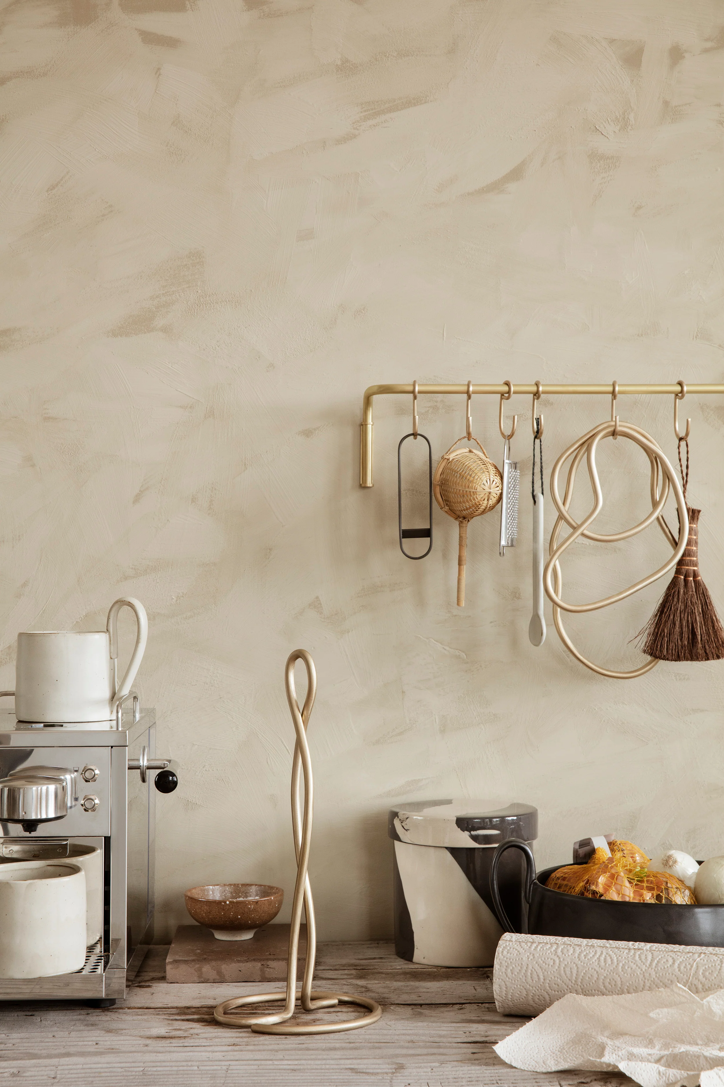 Stojak na ręcznik kuchenny CURVATURE mosiądz - Image 3