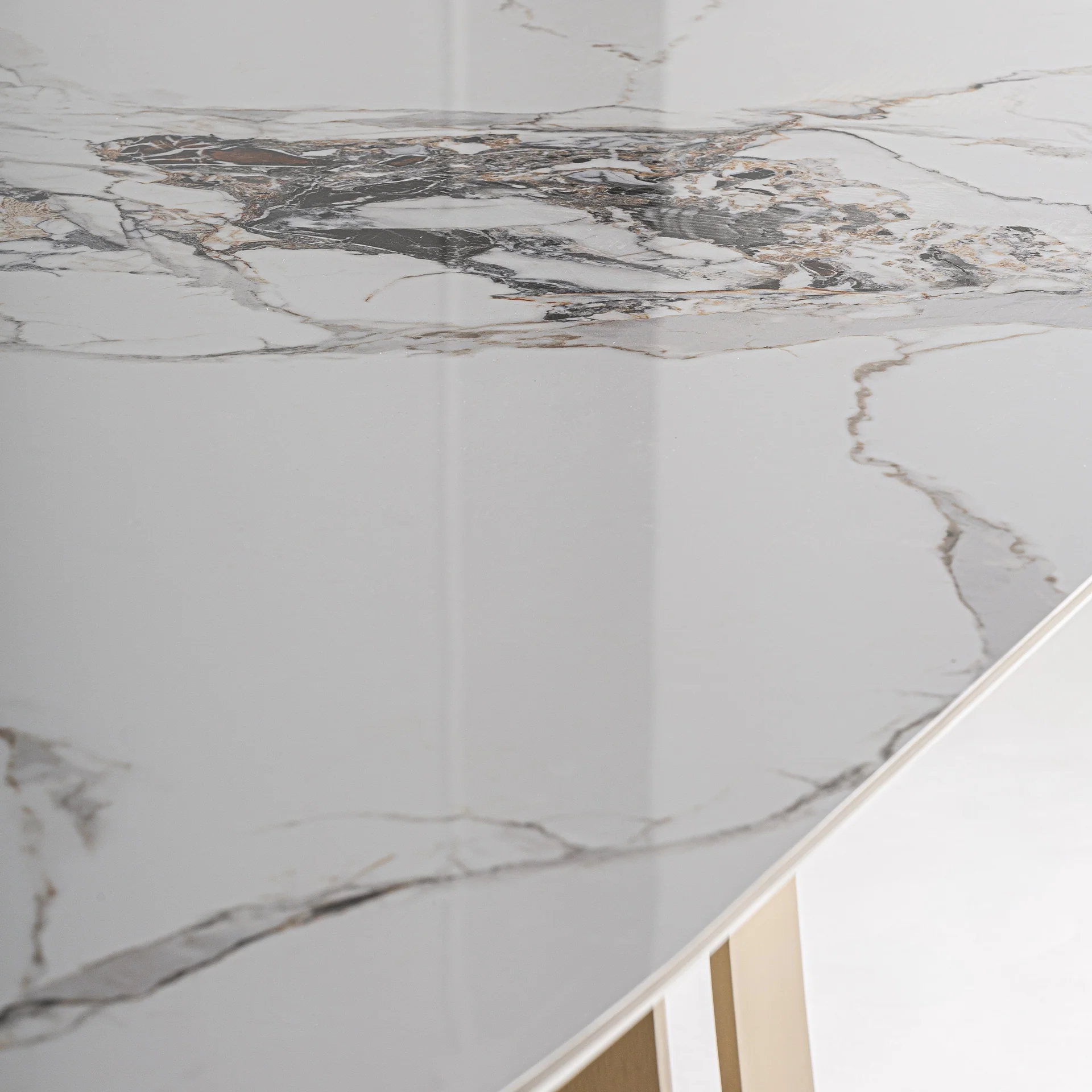 Stół JUSSEY spiek porcelanowy ze złotą podstawą - Image 4