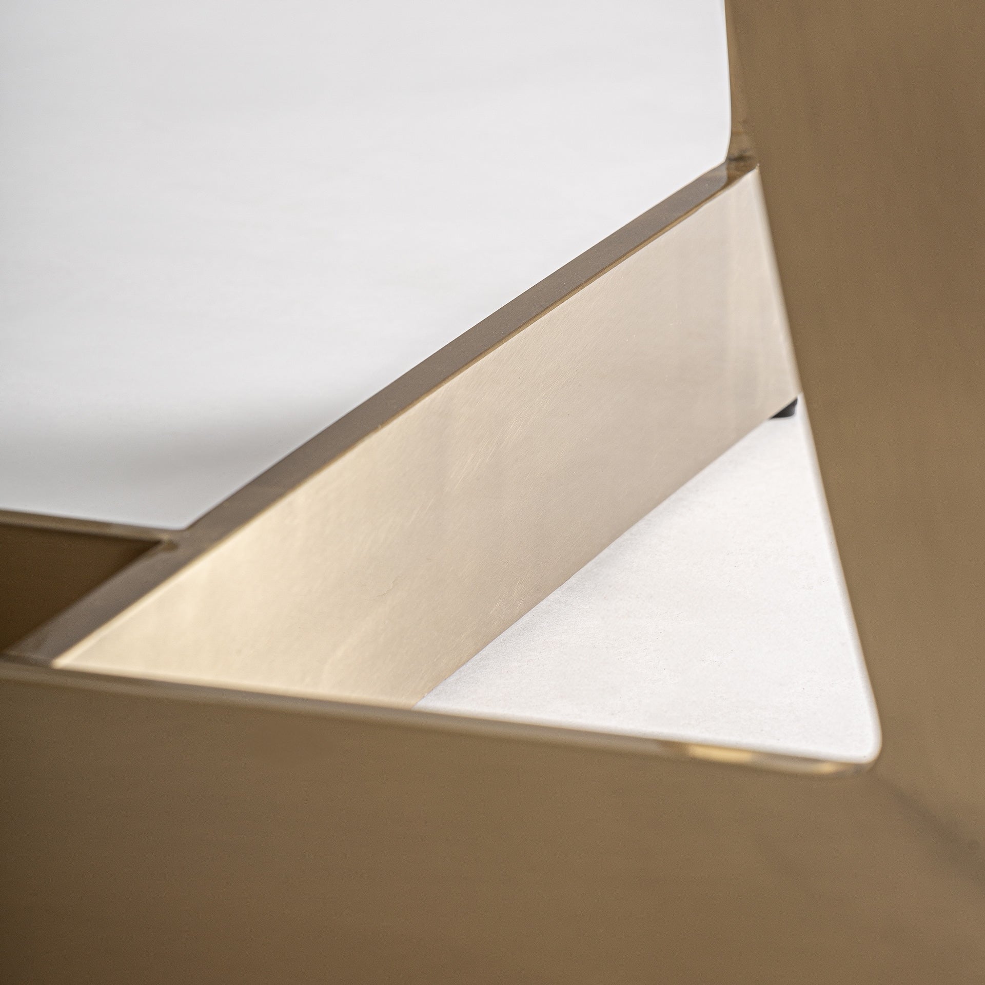 Stół JUSSEY spiek porcelanowy ze złotą podstawą - Image 7