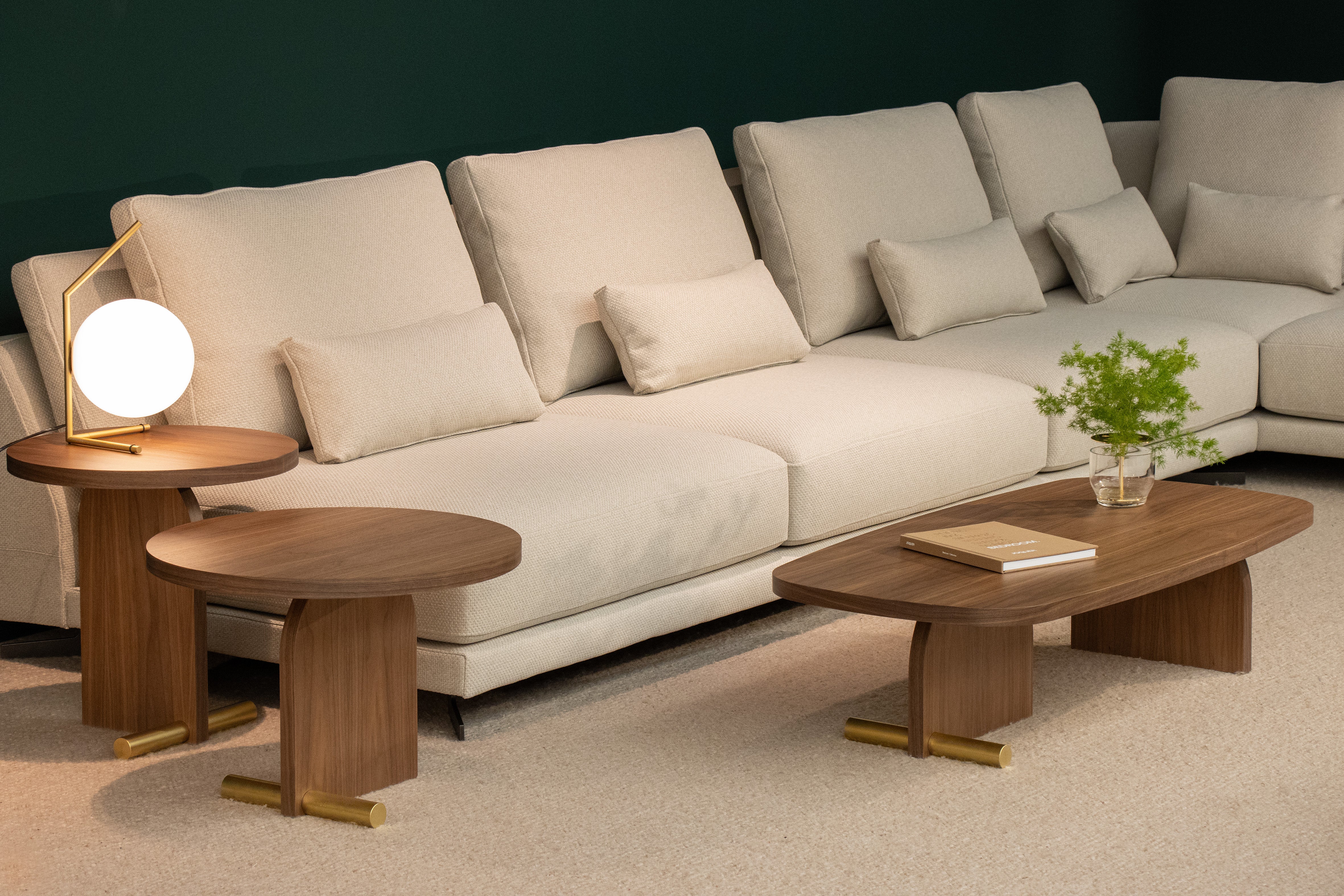 Stolik boczny NOVA fornir orzechowy z mosiężnym wykończeniem - Image 2