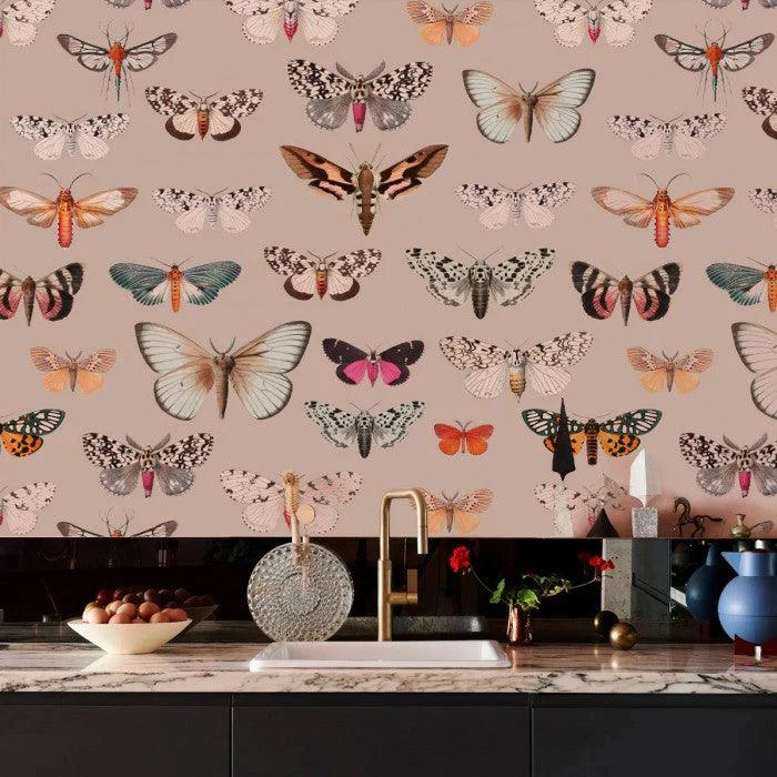 Tapeta flizelinowa z motywem motyli COLORFUL BUTTERFLY różowy