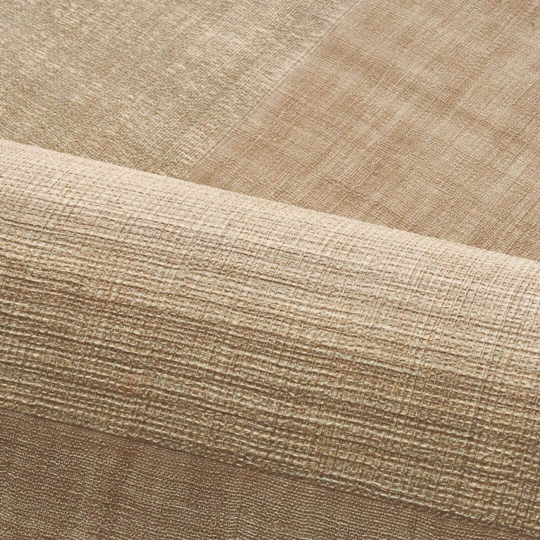 Tapeta strukturalna geometryczna patchwork imitująca tkaninę MESTIZO - MORDORÉ ciemnobeżowy - Image 3