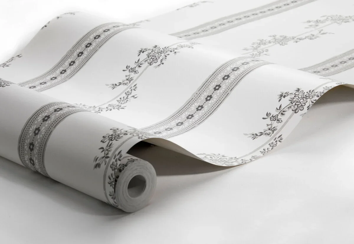 Tapeta flizelinowa papierowa z roślinnym wzorem DROTTNINGHOLM szary z białym - Image 4