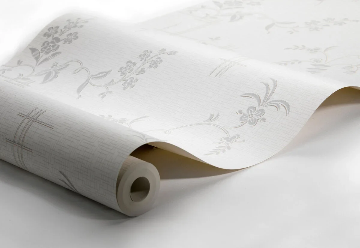 Tapeta flizelinowa papierowa z roślinnym wzorem ULRICEHAMN złamany biały ze srebrnym - Image 5