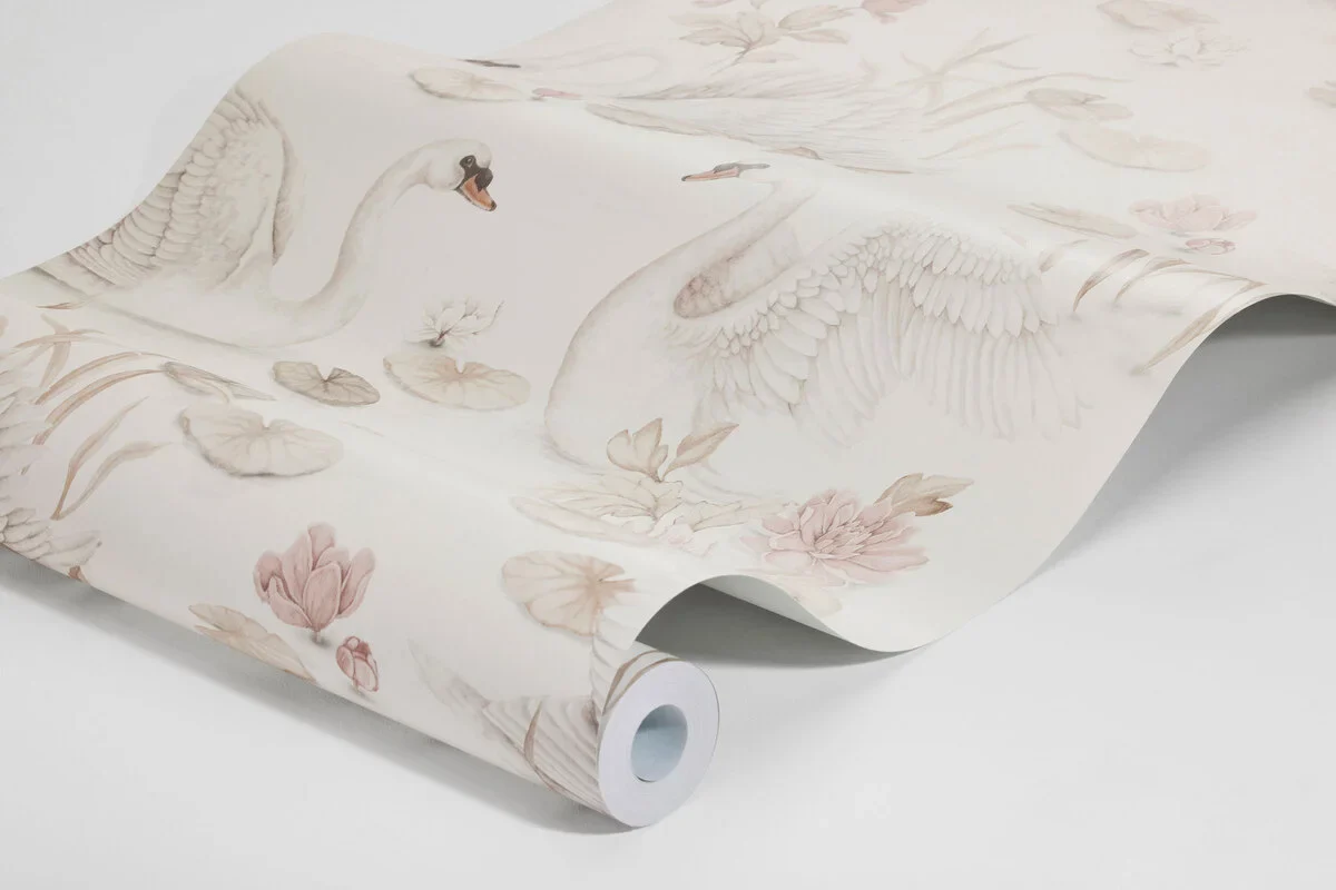 Tapeta dziecięca z motywem roślinnym i zwierzęcym LILY SWAN kremowy - Image 4