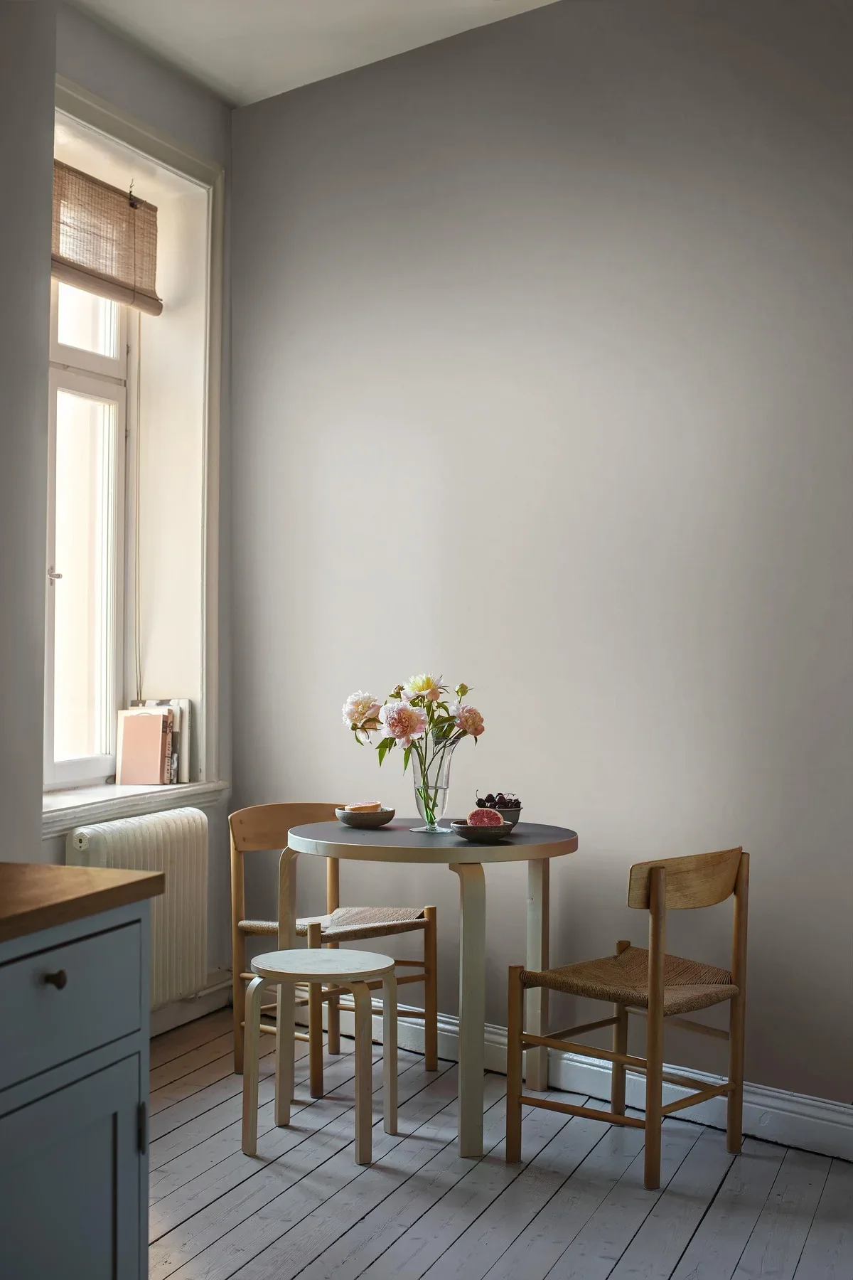 Tapeta strukturalna imitująca len LINEN - FLAX FIBER szarobeżowy - Image 3