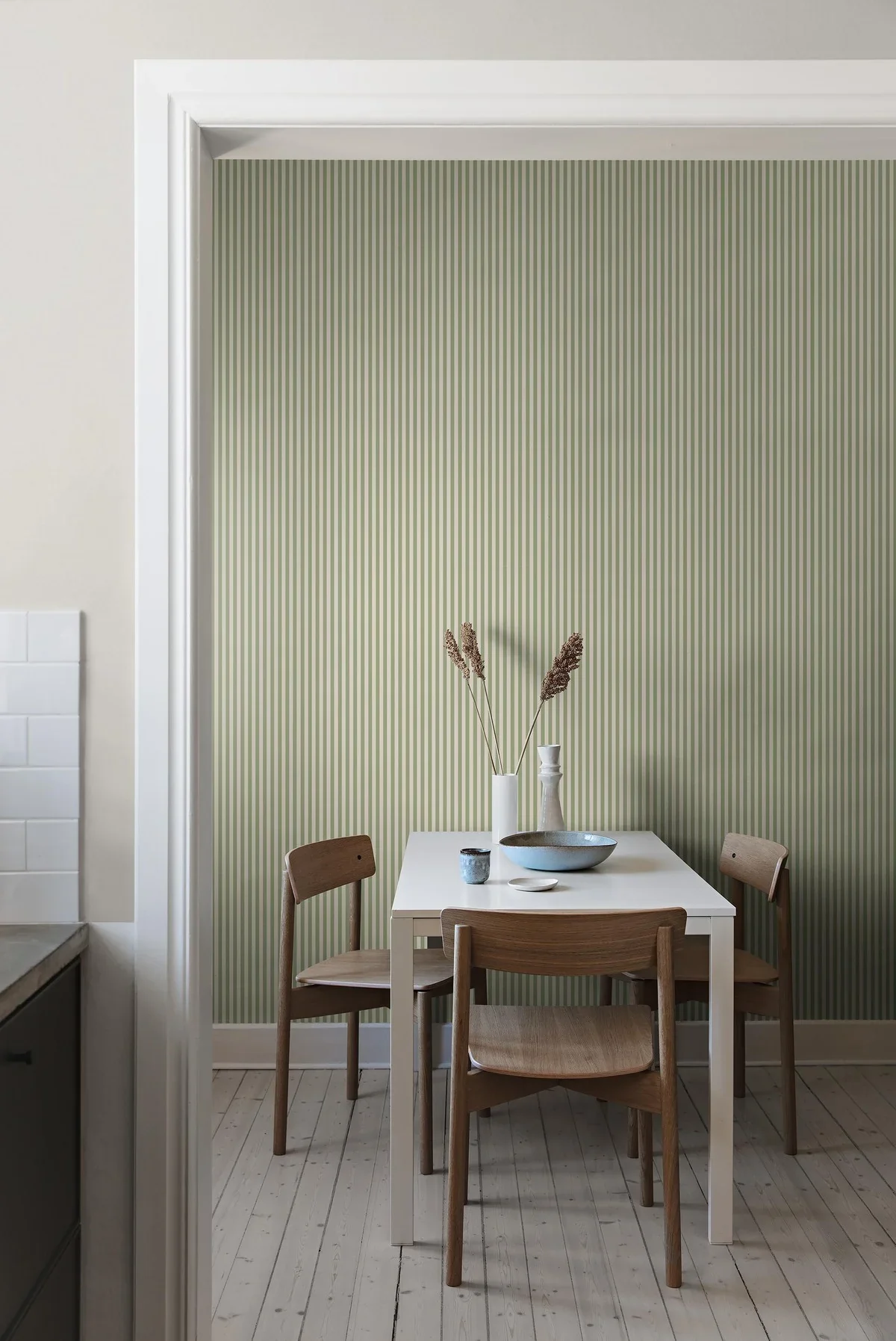 Tapeta ze wzorem w paski MÖLLE STRIPE zielony z beżowym - Image 8