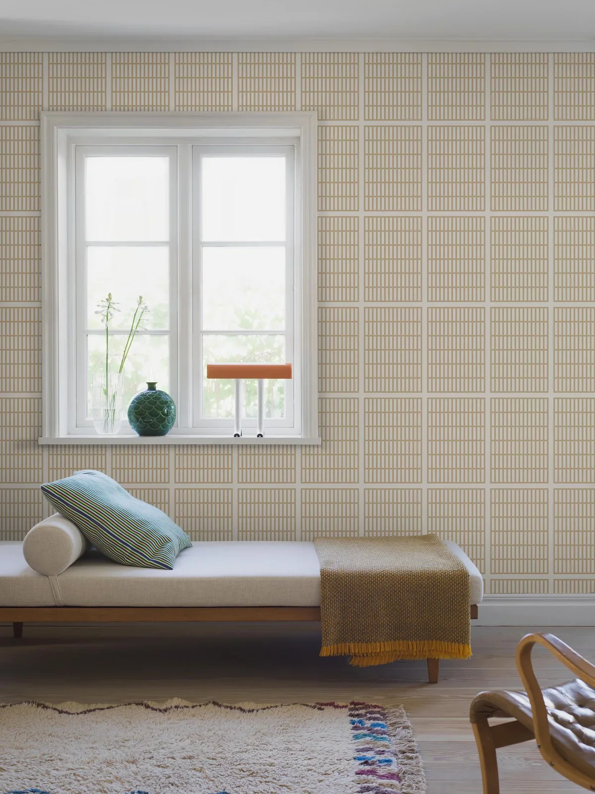 Tapeta z geometrycznym wzorem ALVAR AALTO 14/6 beżowy z białym - Image 5