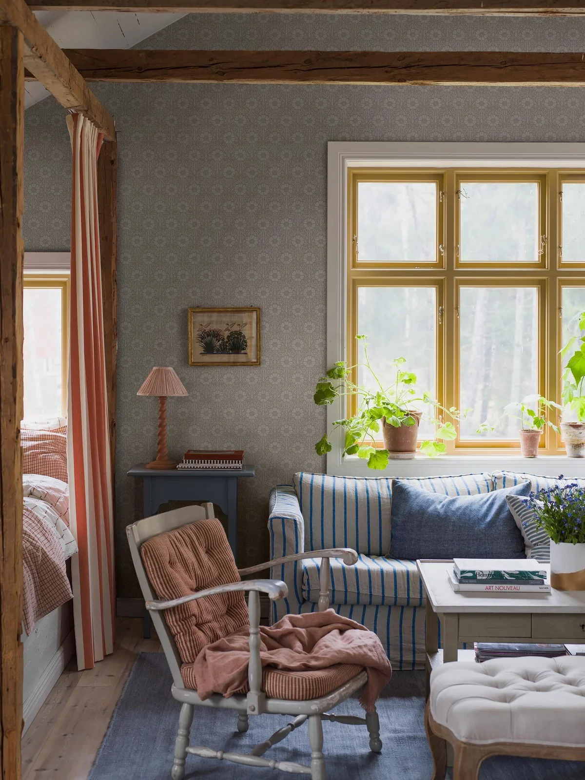 Tapeta z motywem roślinnym w kwiaty NYPONROS brązowy z białym - Image 4