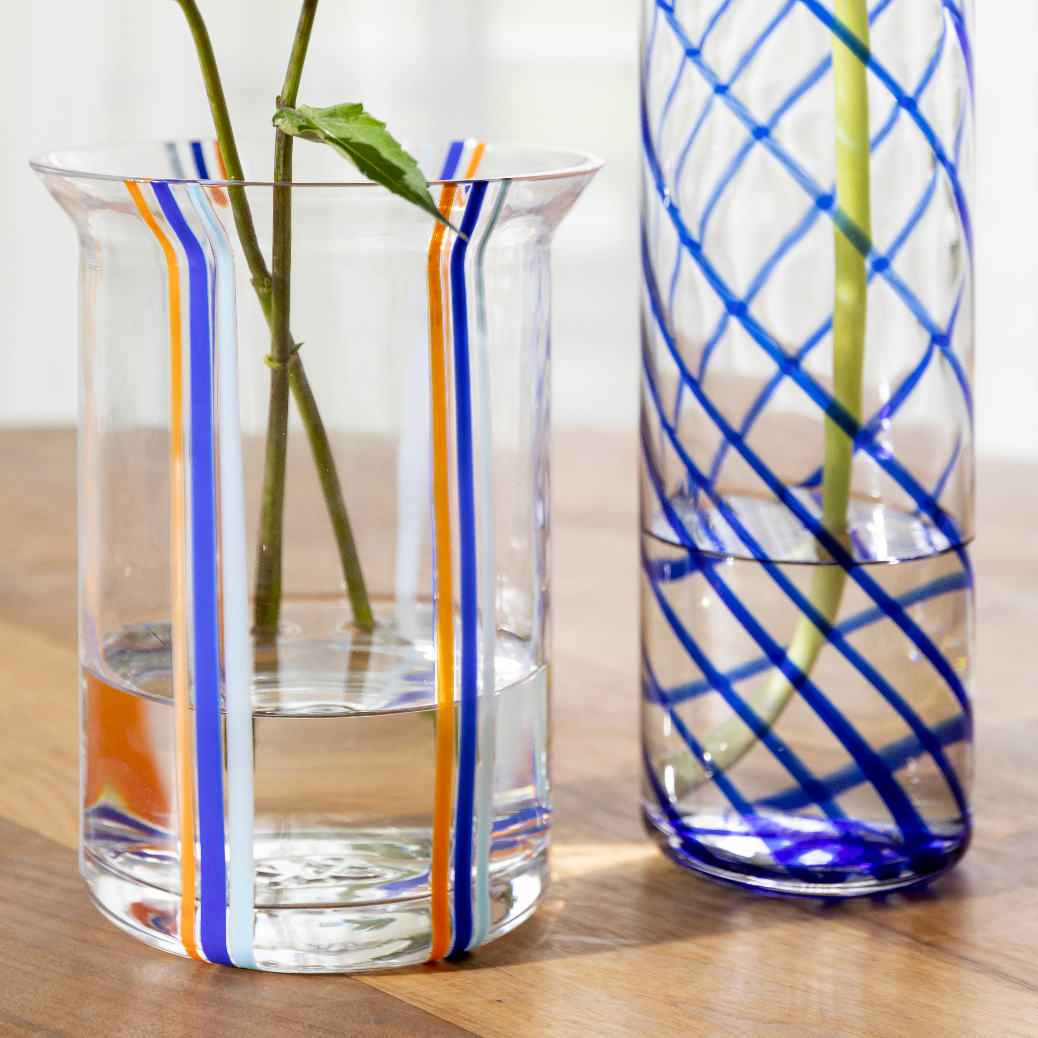 Wazon YOGU STRIPE transparentny z niebieskim i pomarańczowym - Image 2