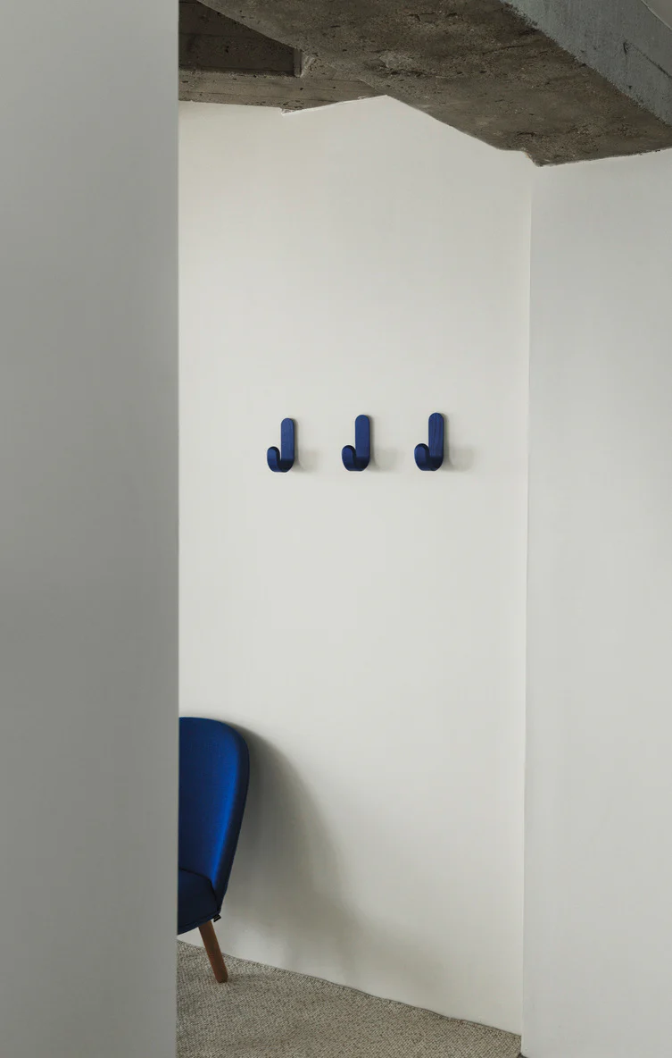 Wieszak CURVE niebieski fornir jesionowy - Image 7