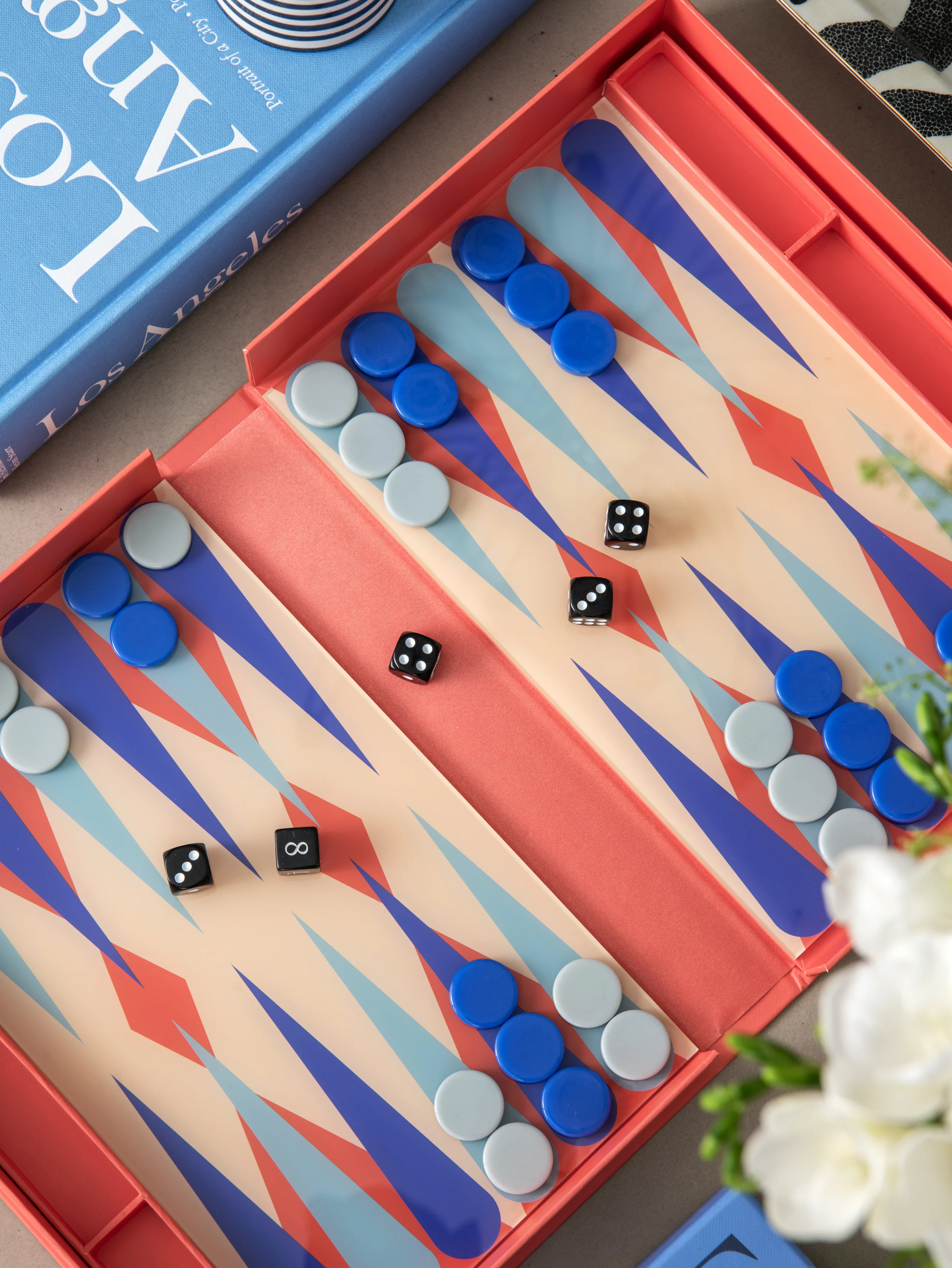 Zestaw do gry w backgammon ART OF BACKGAMMON czerwony z niebieskim - Image 3