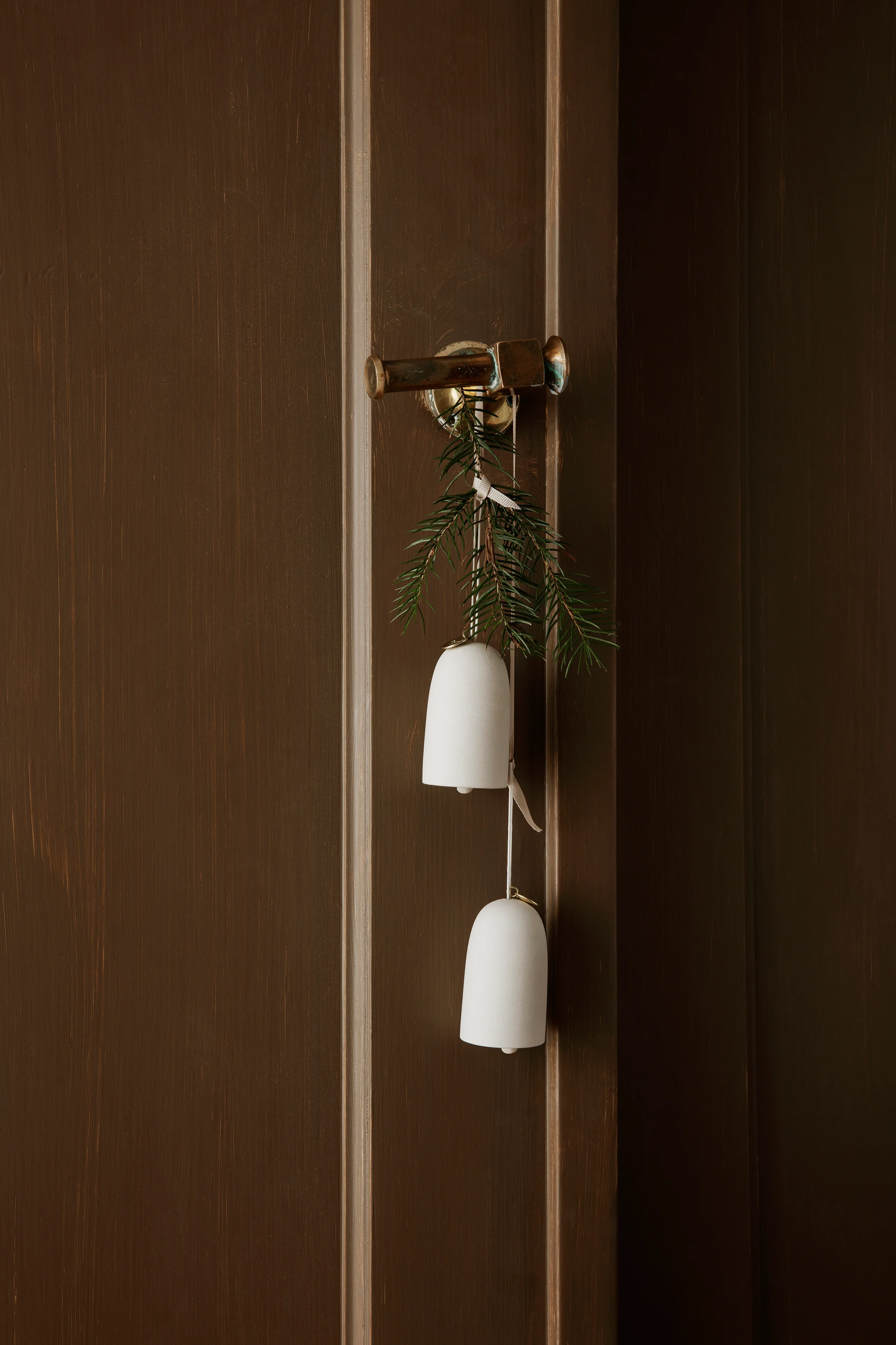 Zestaw dzwoneczków świątecznych BELL CERAMIC biały ze złotym - Image 4