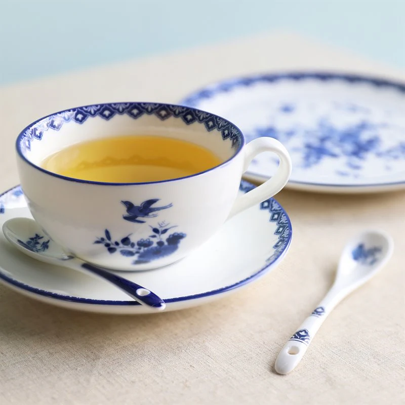 Zestaw filiżanek ze spodkiem DELFTWARE biały z niebieskim - Image 3