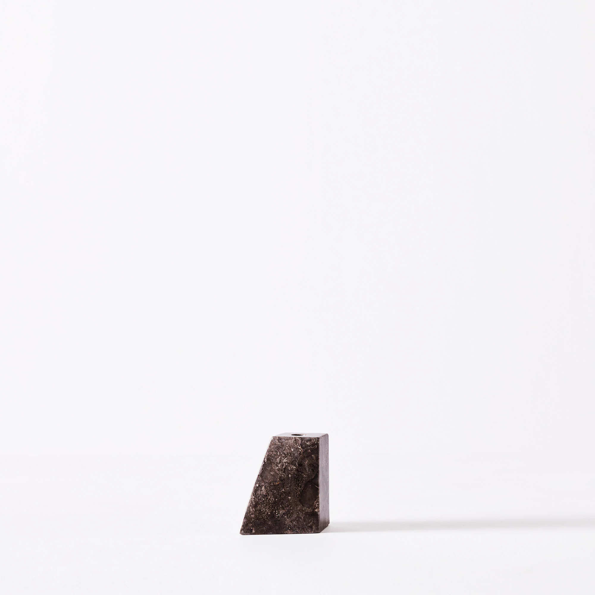 Zestaw świeczników PYRAMID szary marmur - Image 7